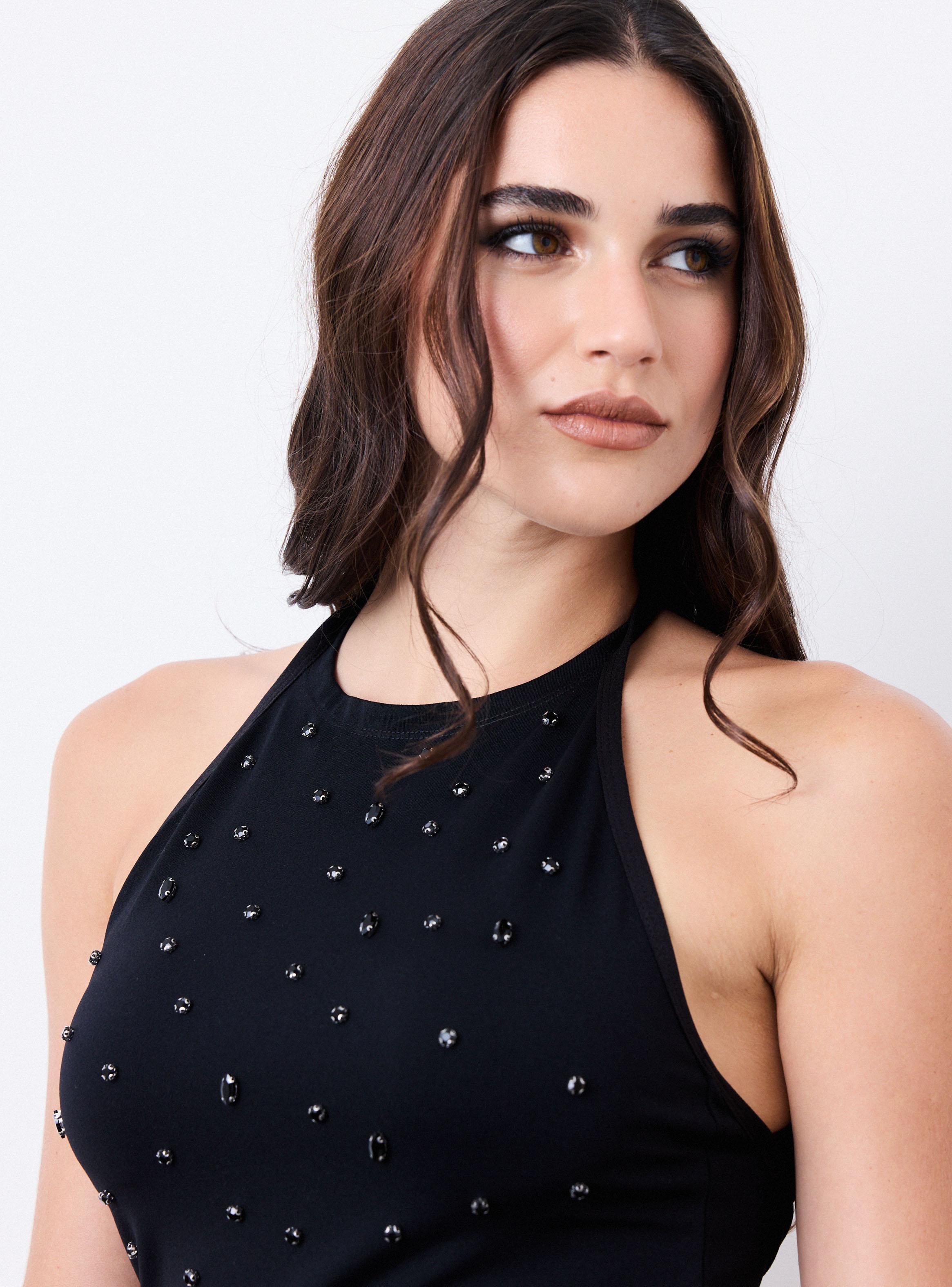 Vestido Halter con Aplicaciones-2