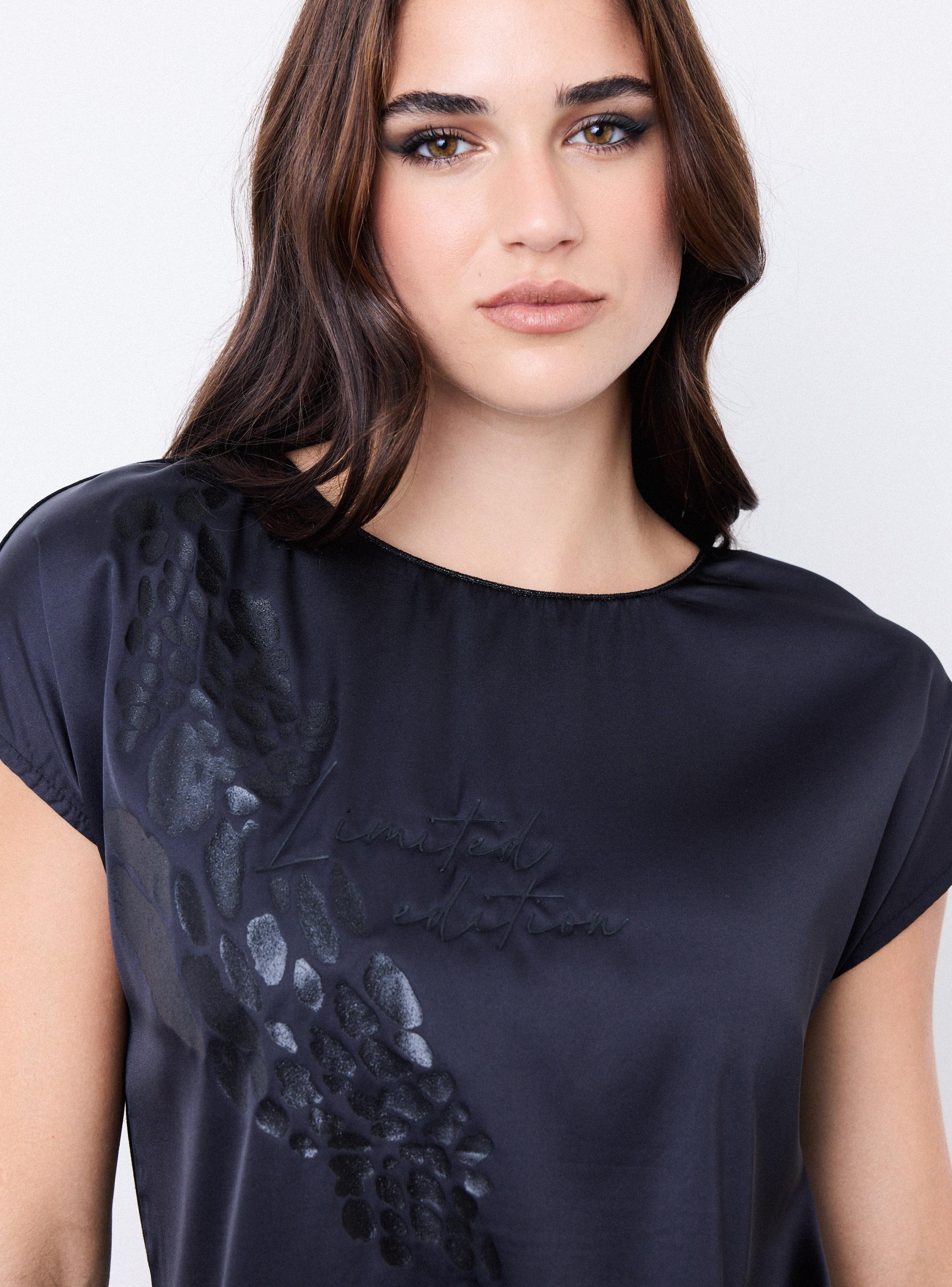 Polera Satinada Elasticada Cordón Lurex en Cuello-2