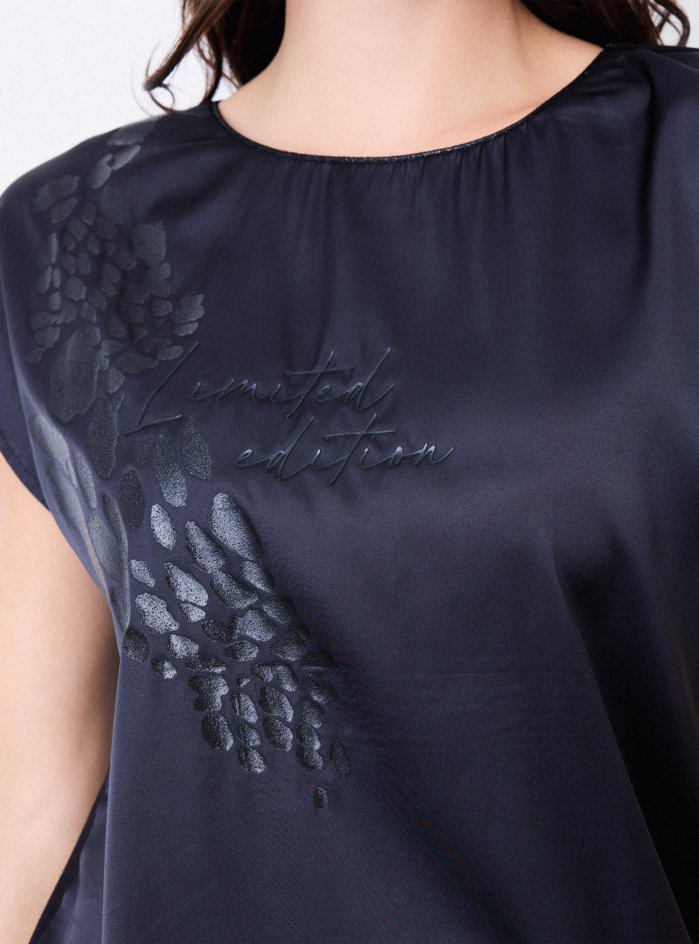 Polera Satinada Elasticada Cordón Lurex en Cuello-3