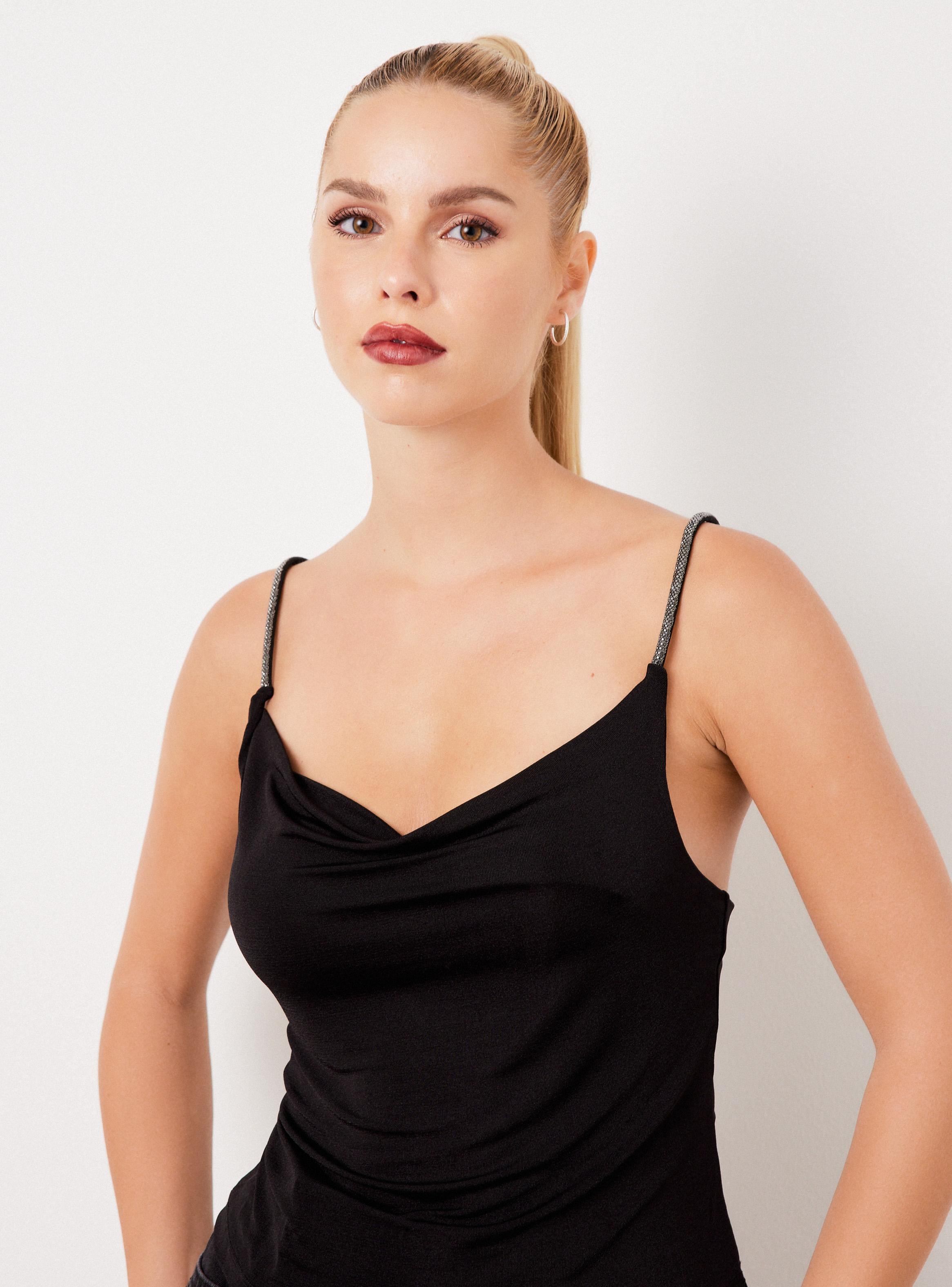 Polera Lencera Drapeada con Pabilos Cordón Strass-2