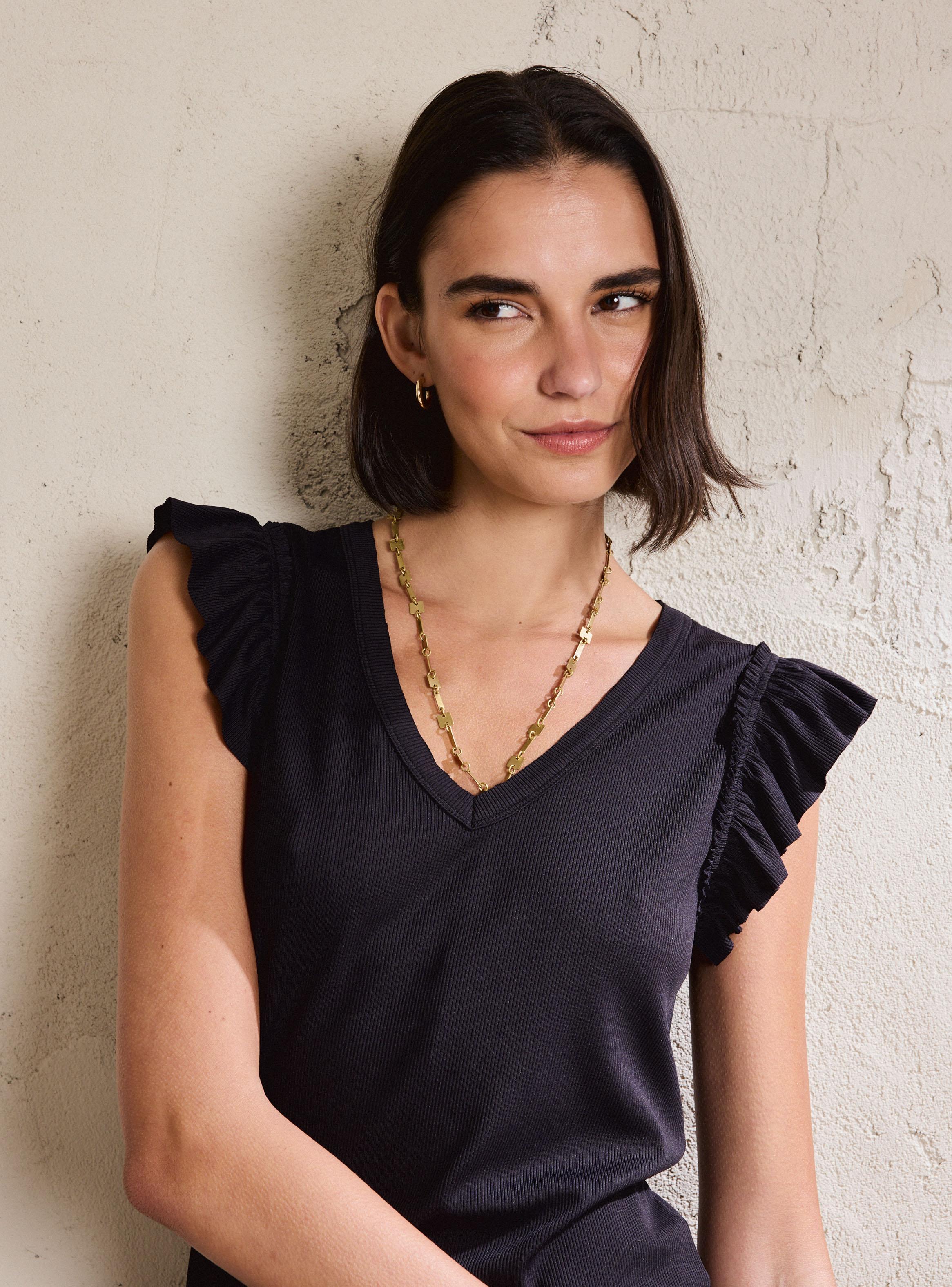 Polera Estilo Básico con Mangas de Volante-2