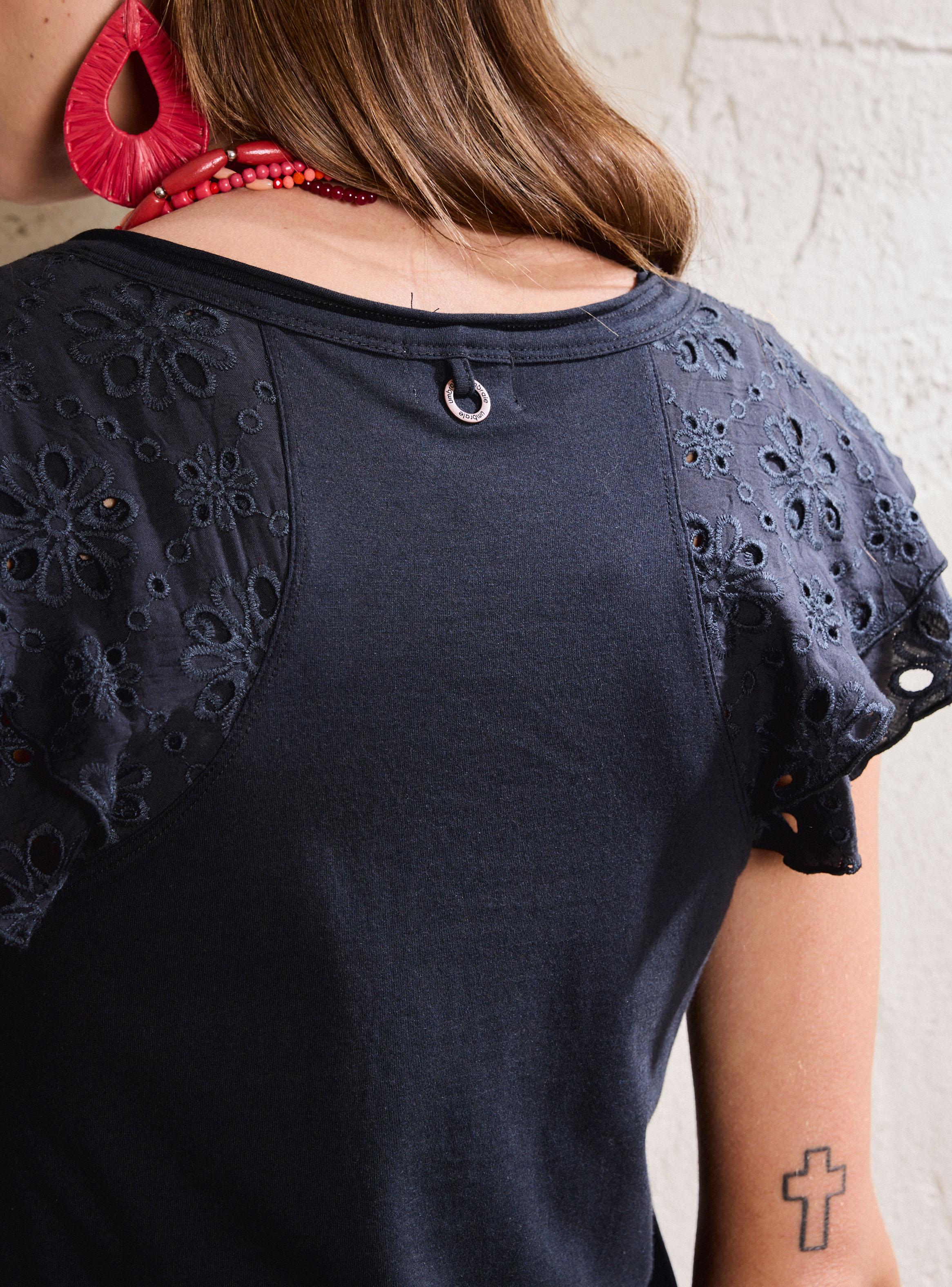 Polera Broderie en Mangas-3