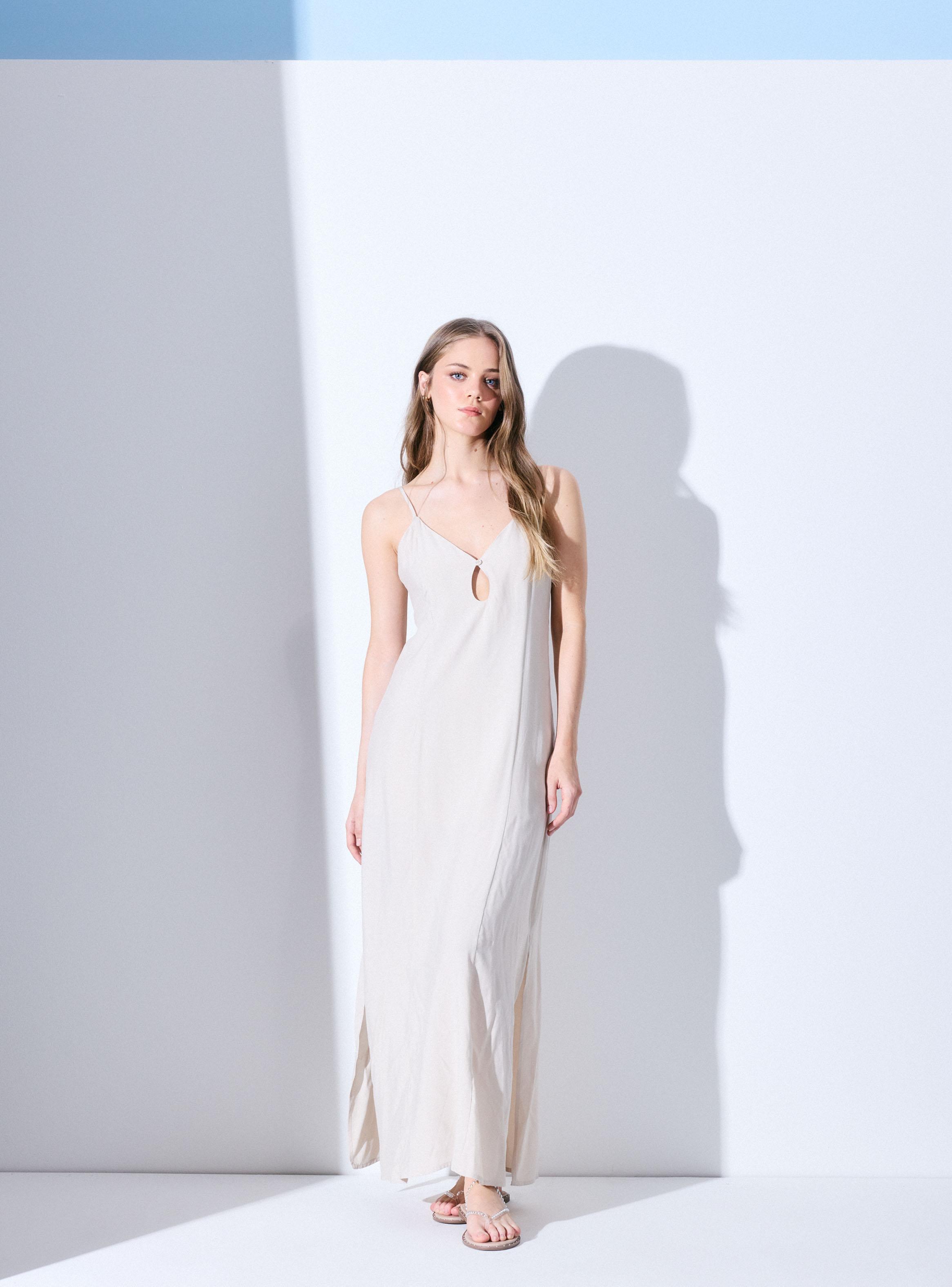 Vestido Largo con Cortes Escote-4