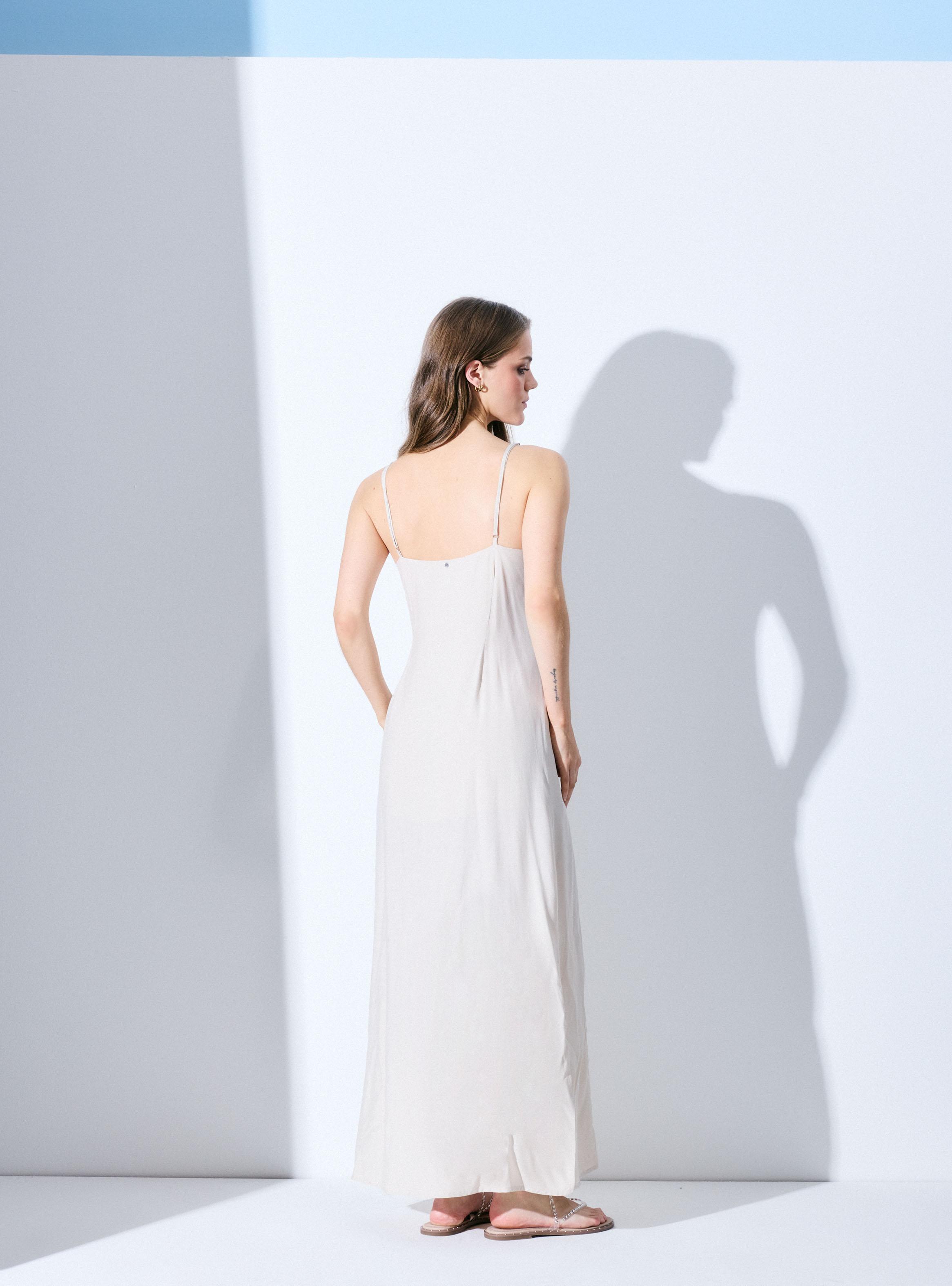 Vestido Largo con Cortes Escote-5