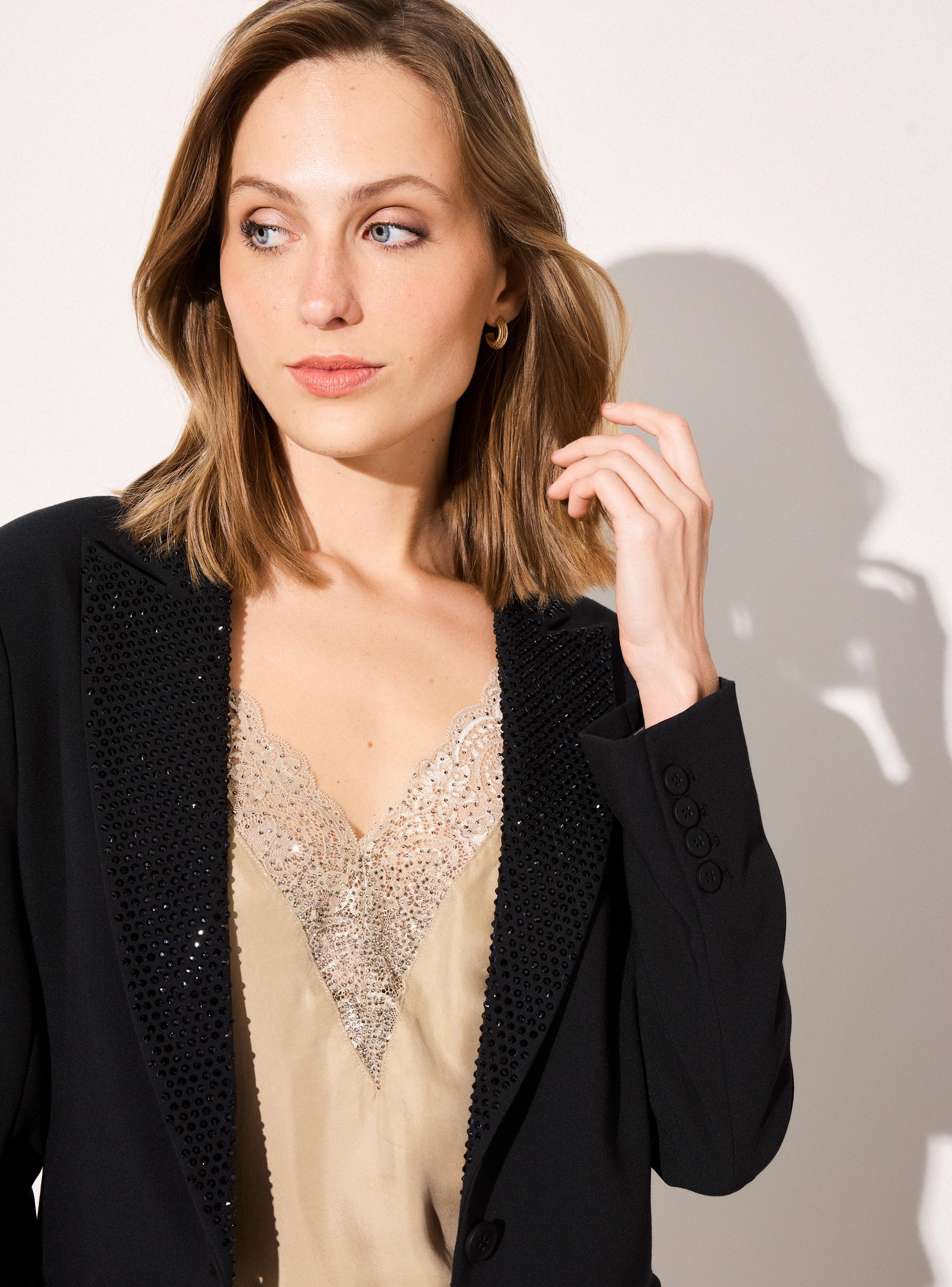 Blazer con Solapa de Cristales-2