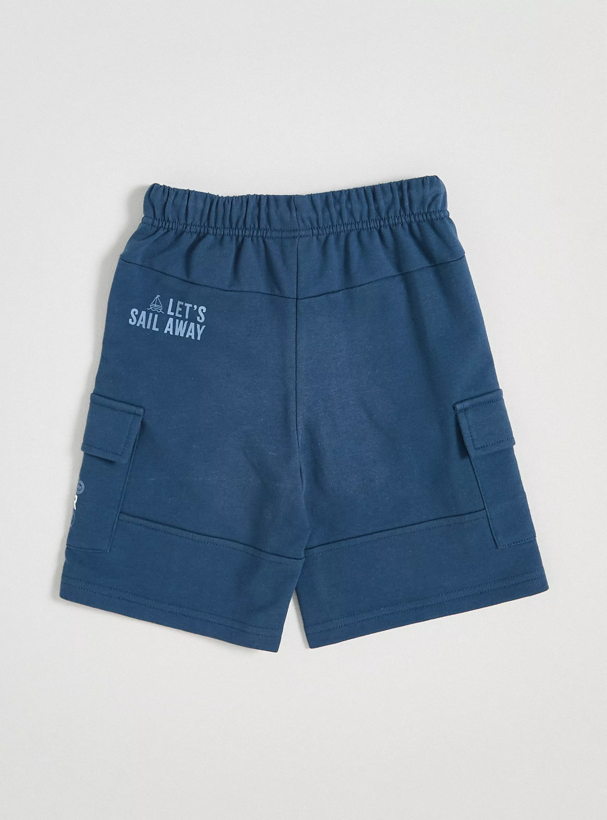 Bermuda Estilo Buzo Cargo con Estampado Marinero-2