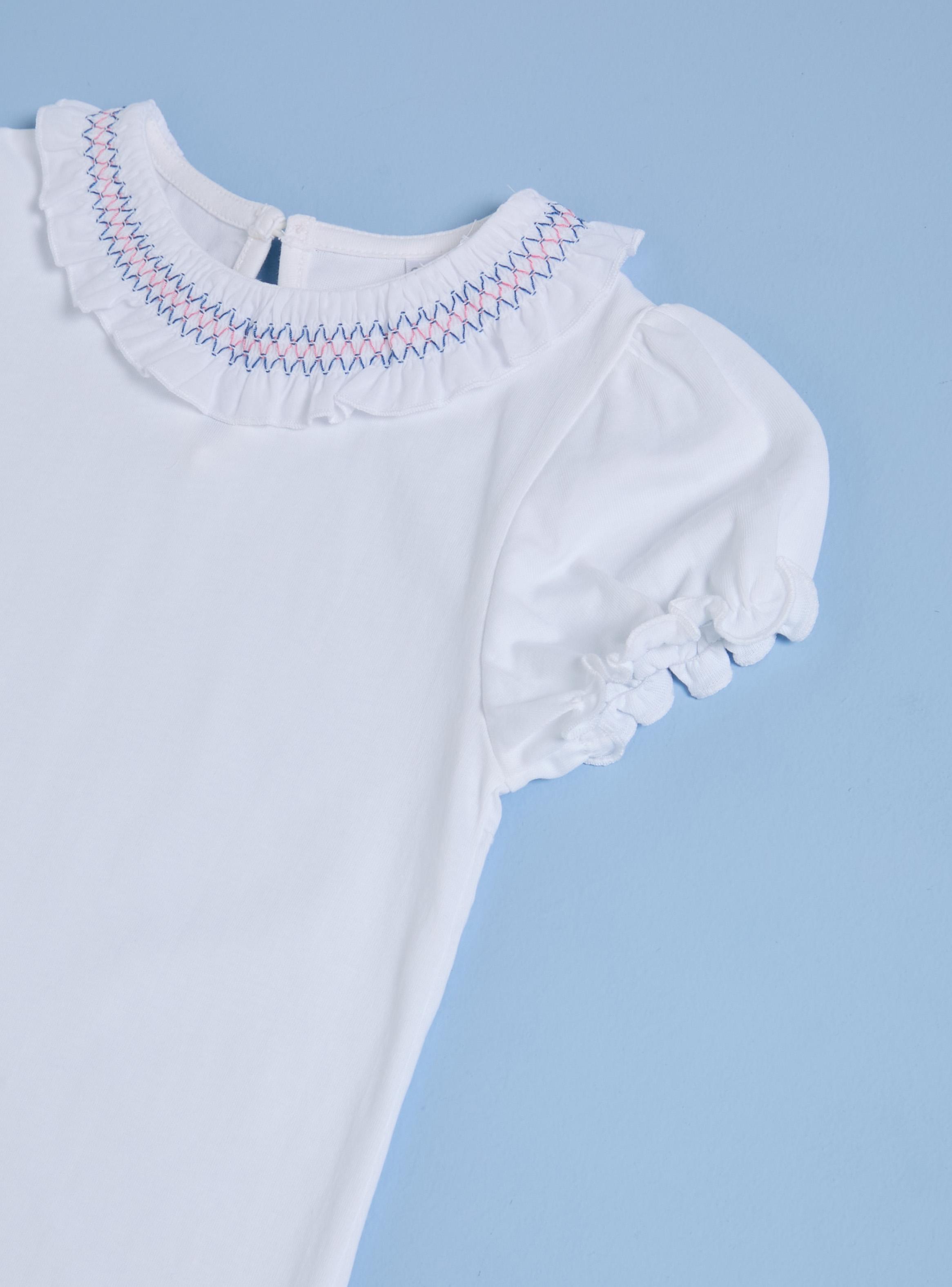 Polera Lisa con Vuelitos y Cuello Bordado Bicolor-2