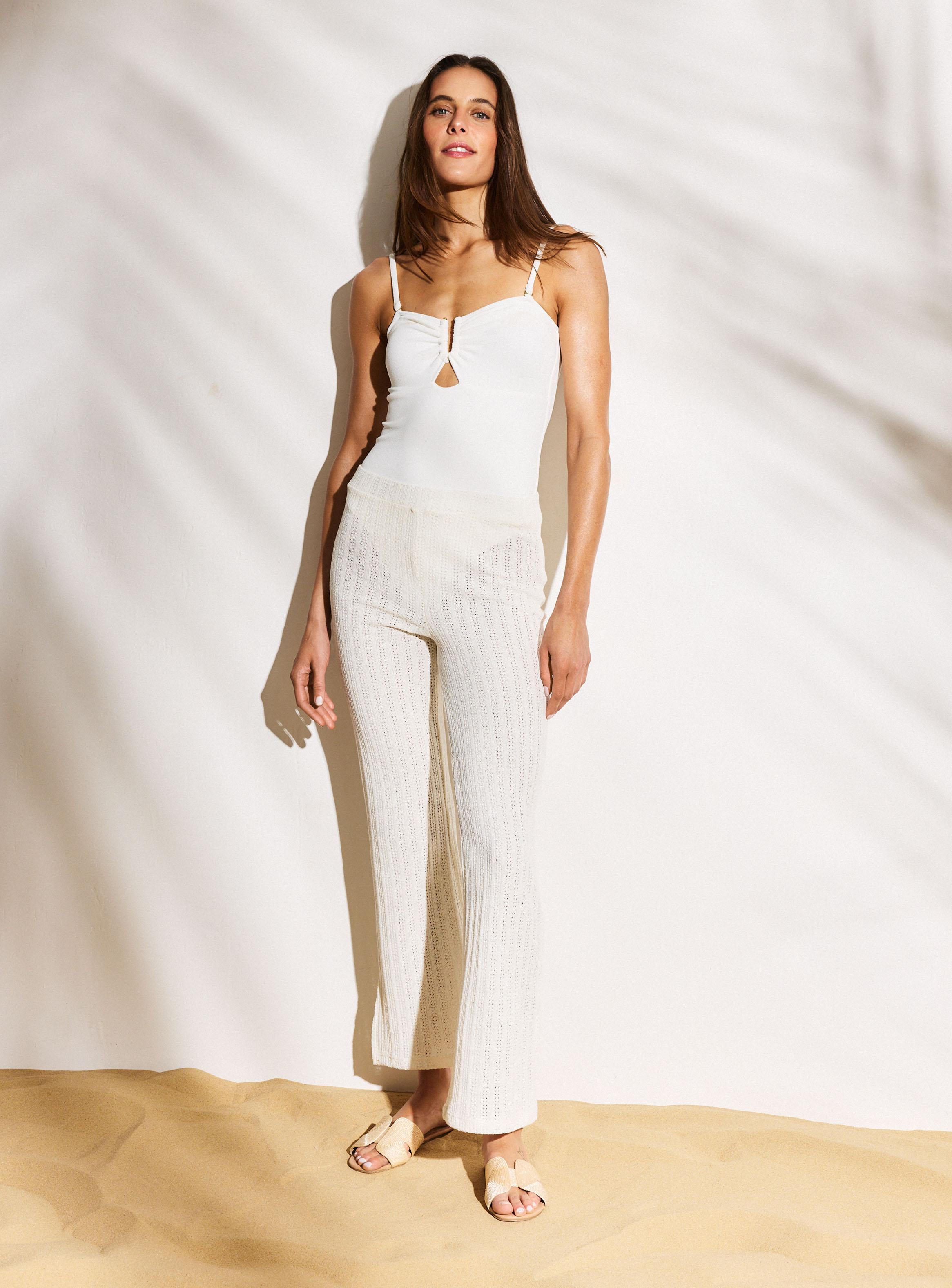 Traje de Baño Texturado con Aplicación Metálica en Escote-4