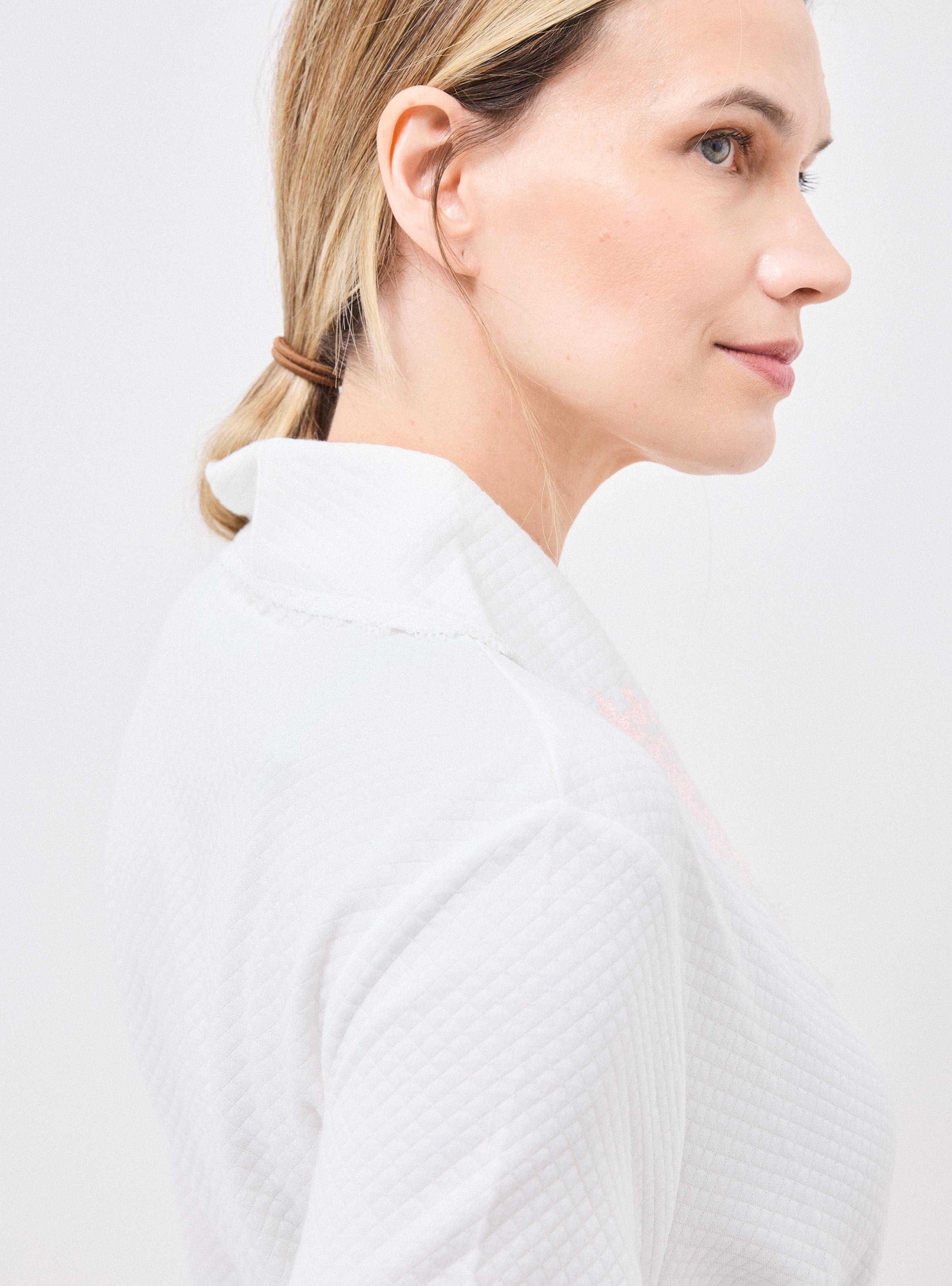 Bata Acolchada Cuello Bordado-2