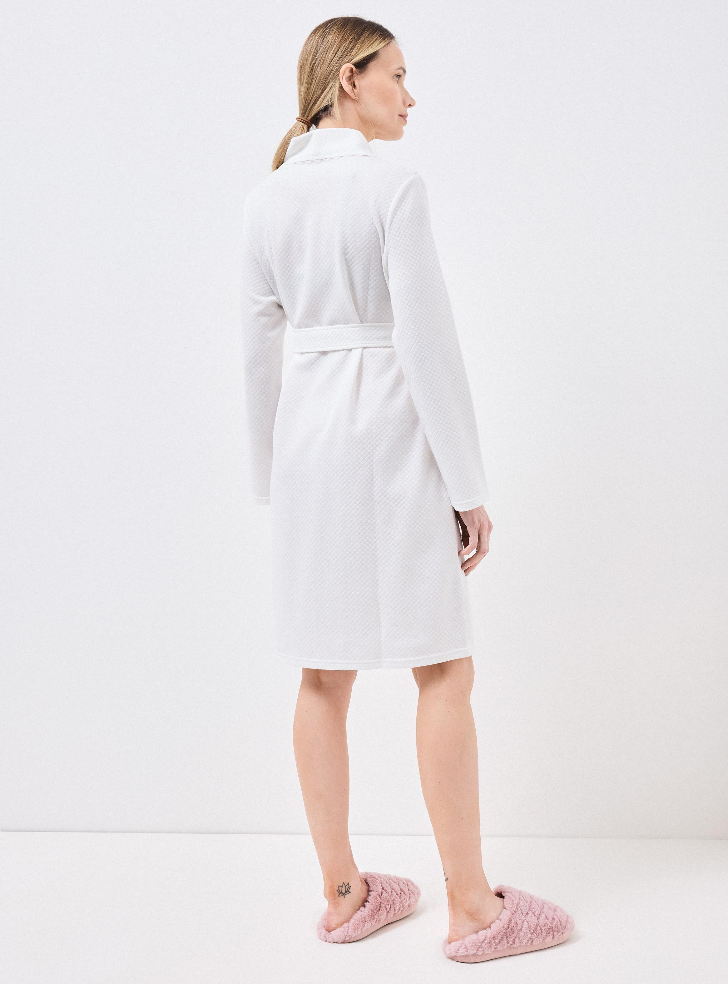 Bata Acolchada Cuello Bordado-5