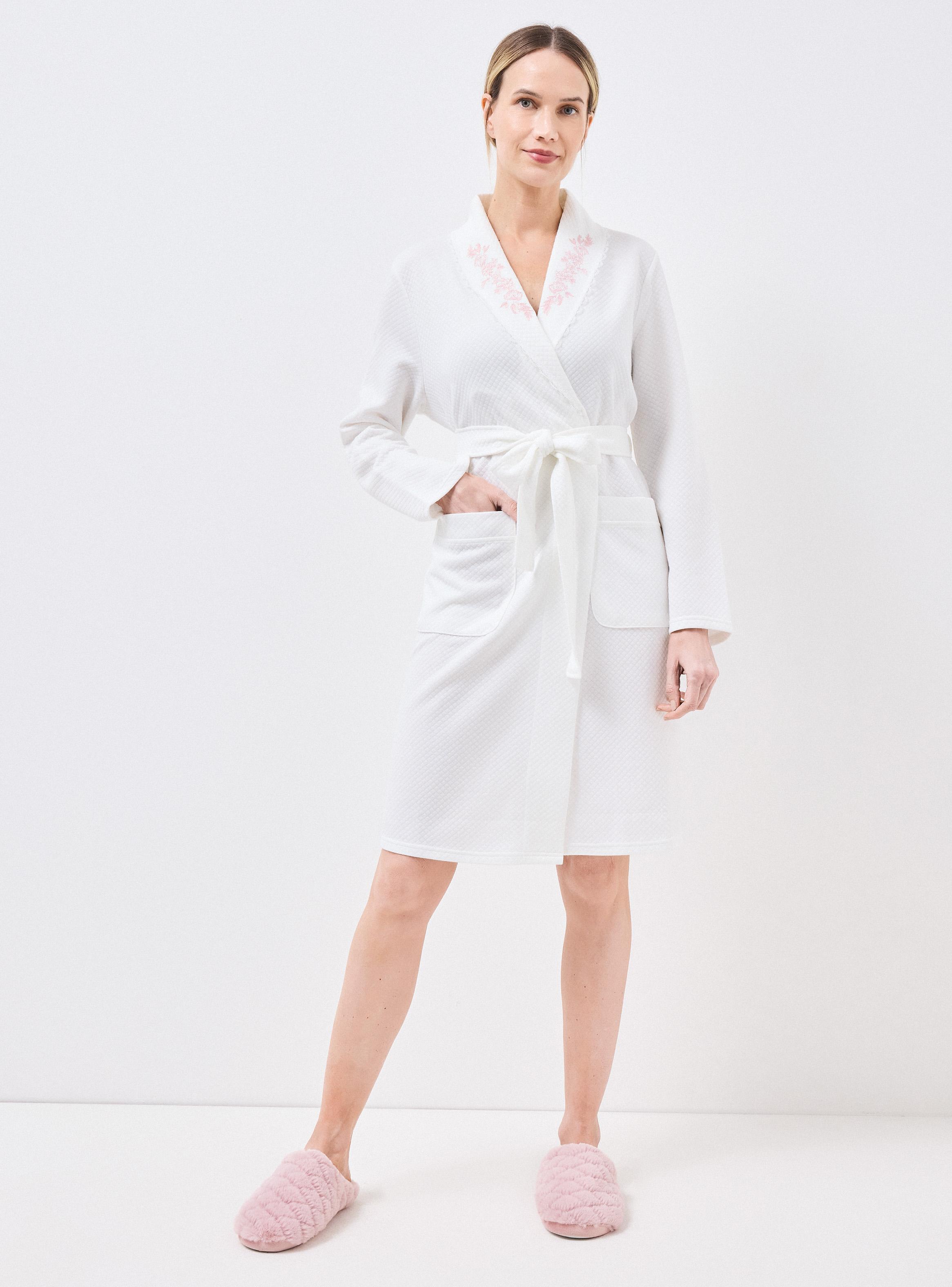 Bata Acolchada Cuello Bordado-4