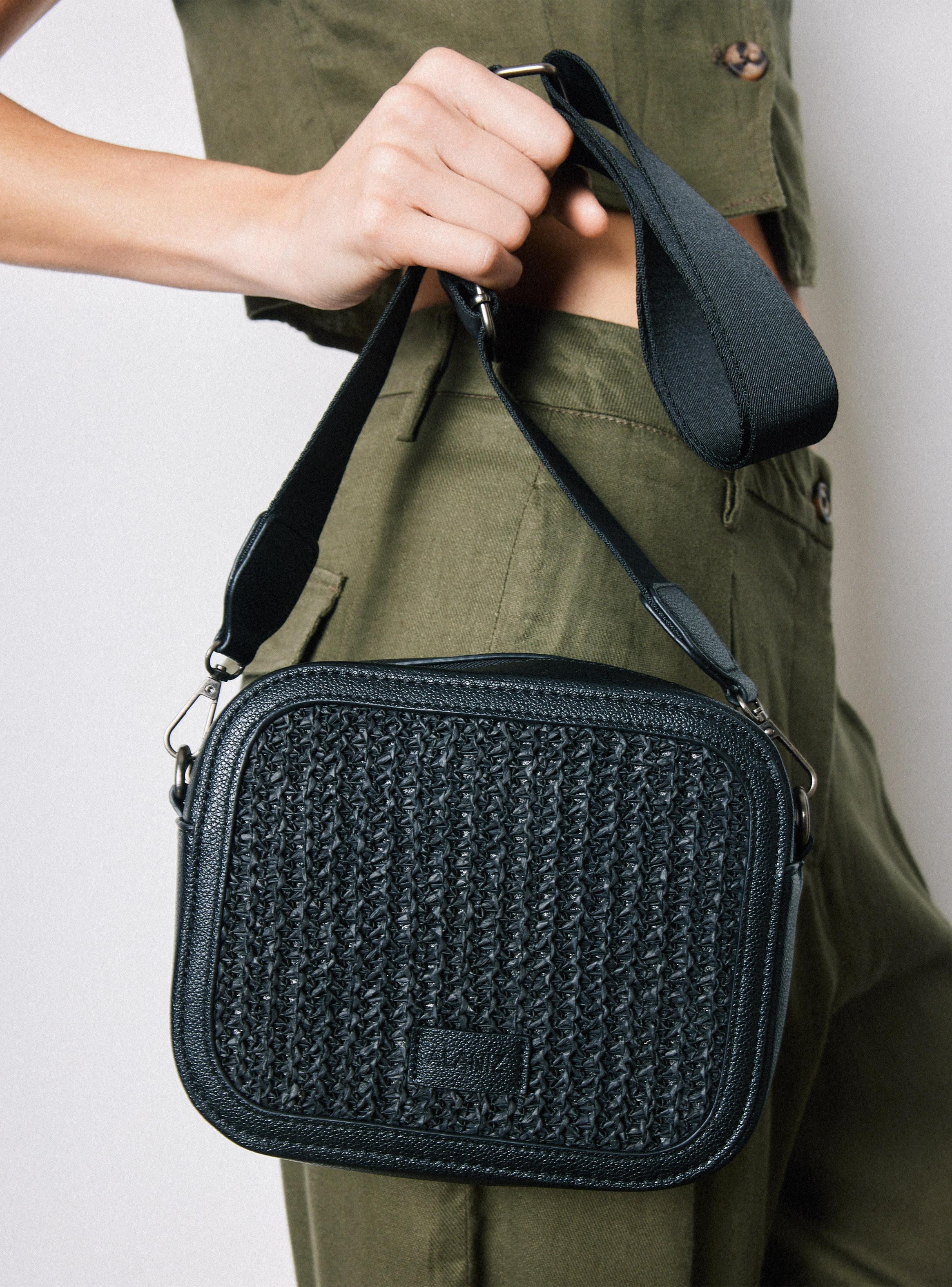 Cartera Crossbody con Diseño Raffia-5
