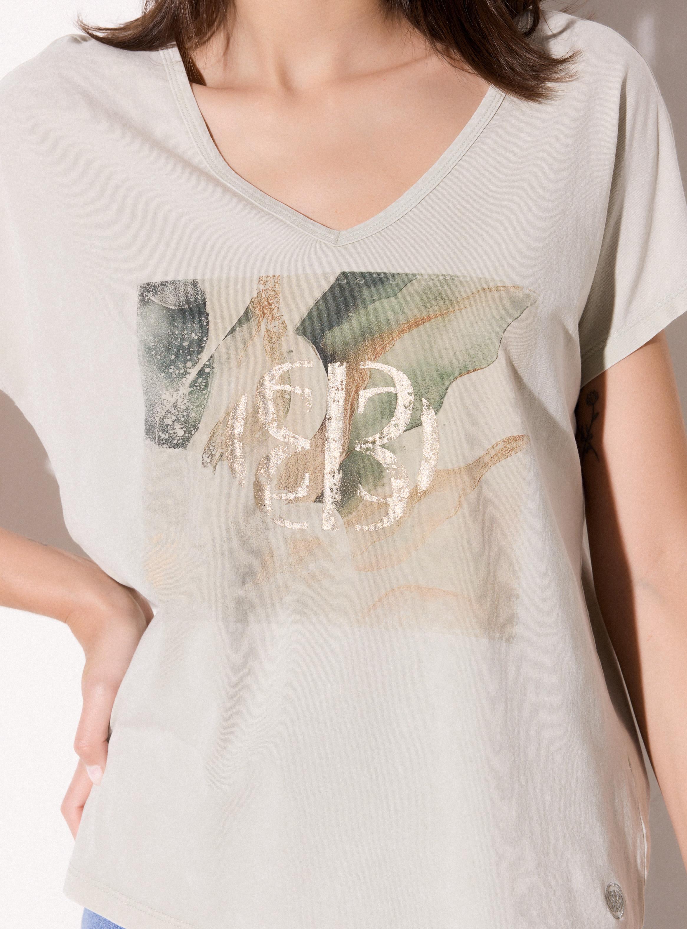 Polera Estampado y Logo Folia-3