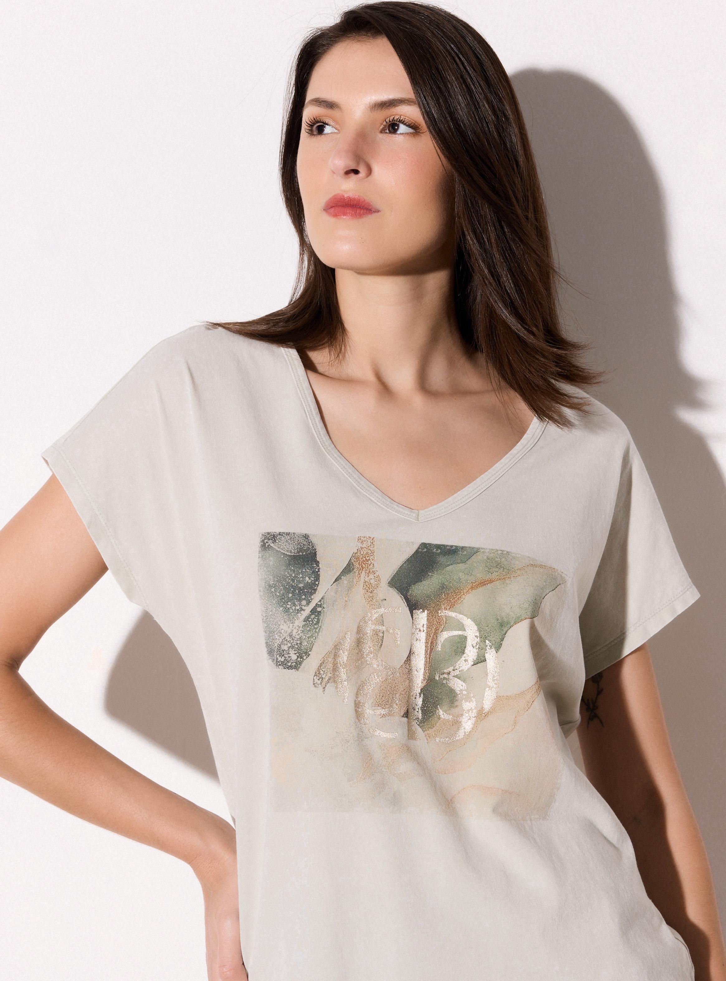 Polera Estampado y Logo Folia-2