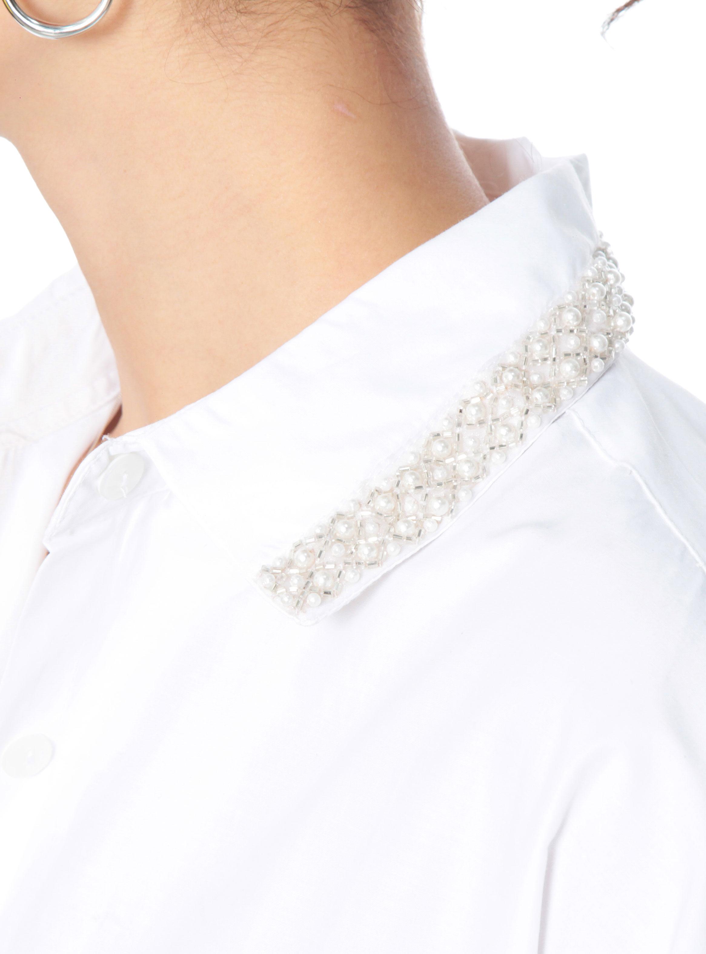 Blusa Manga Larga Abotonada en Delantero y Aplicación en Cuello-2