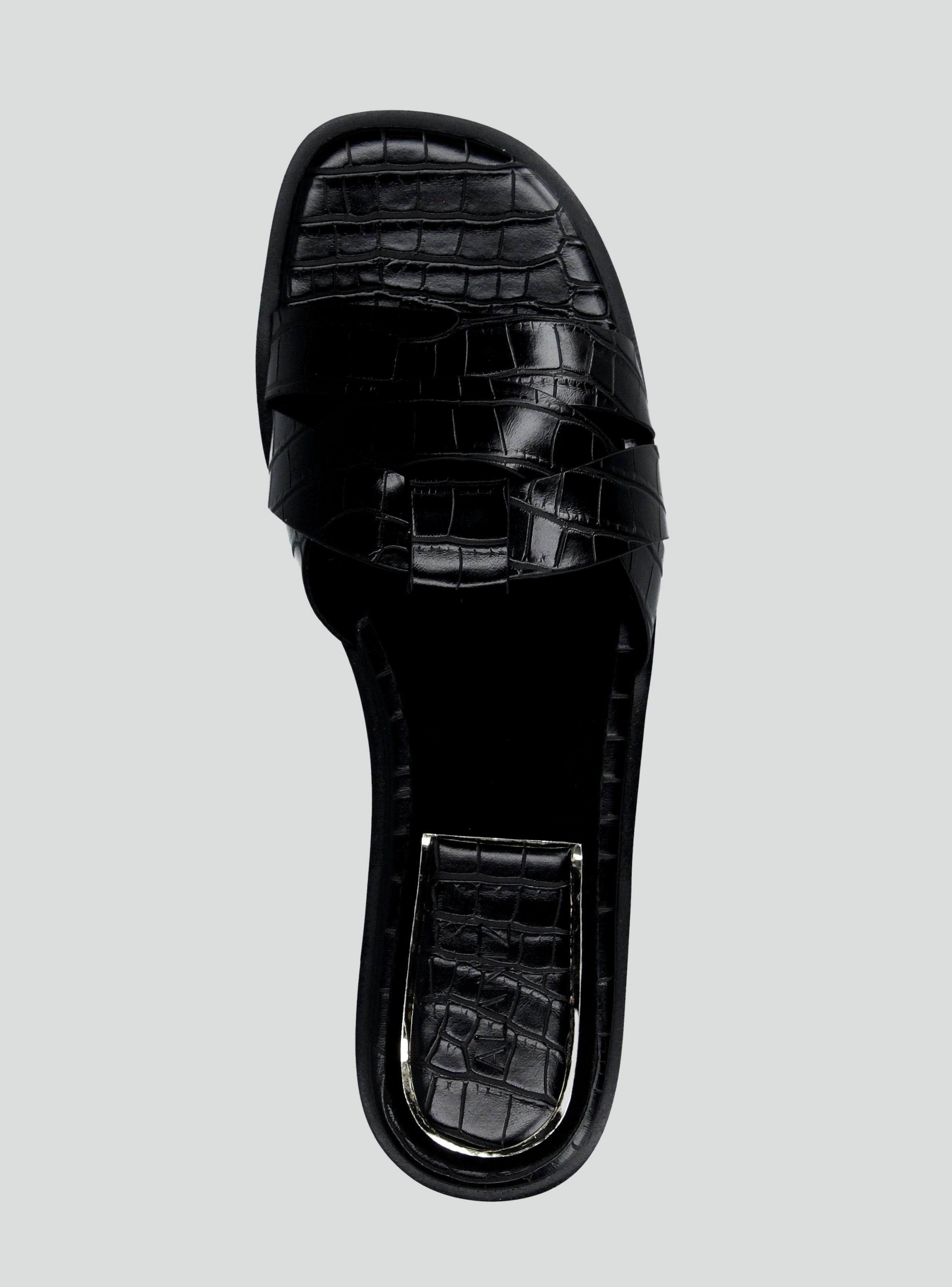 Sandalia Flat con Textura Croco Mujer-3