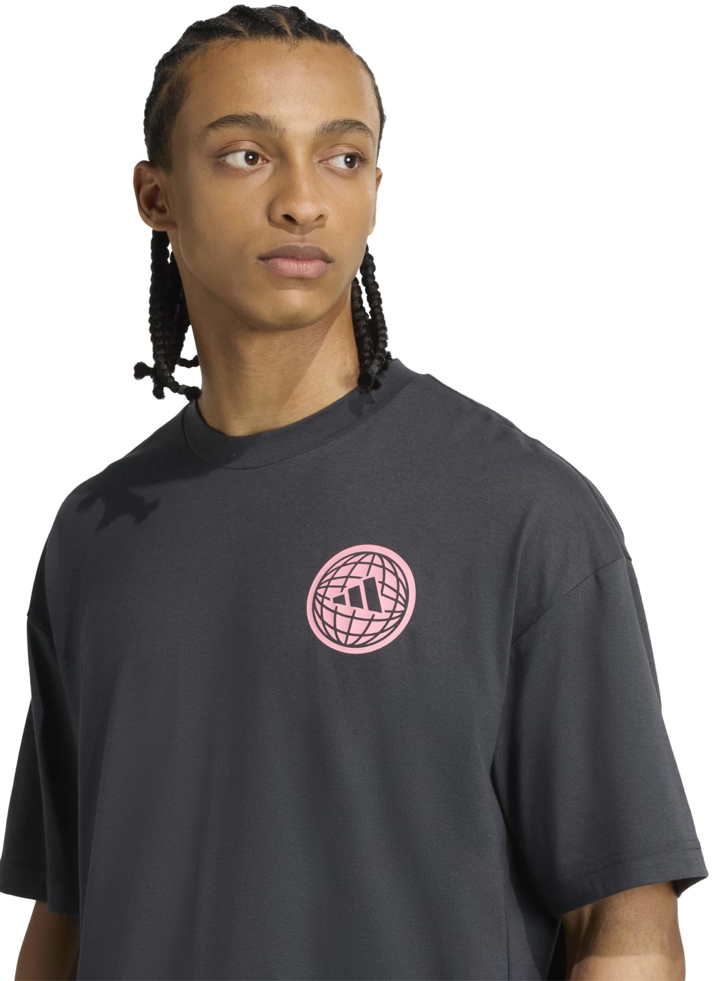 Polera Training GFX TEE Glob Q3-2