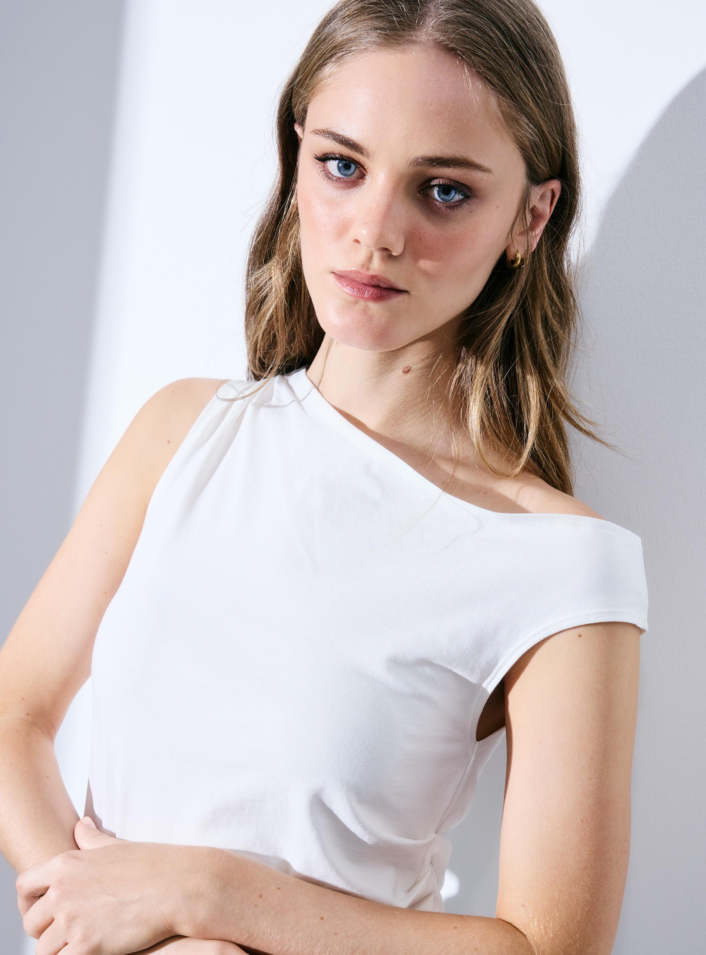 Polera Cuello Asimétrico-2