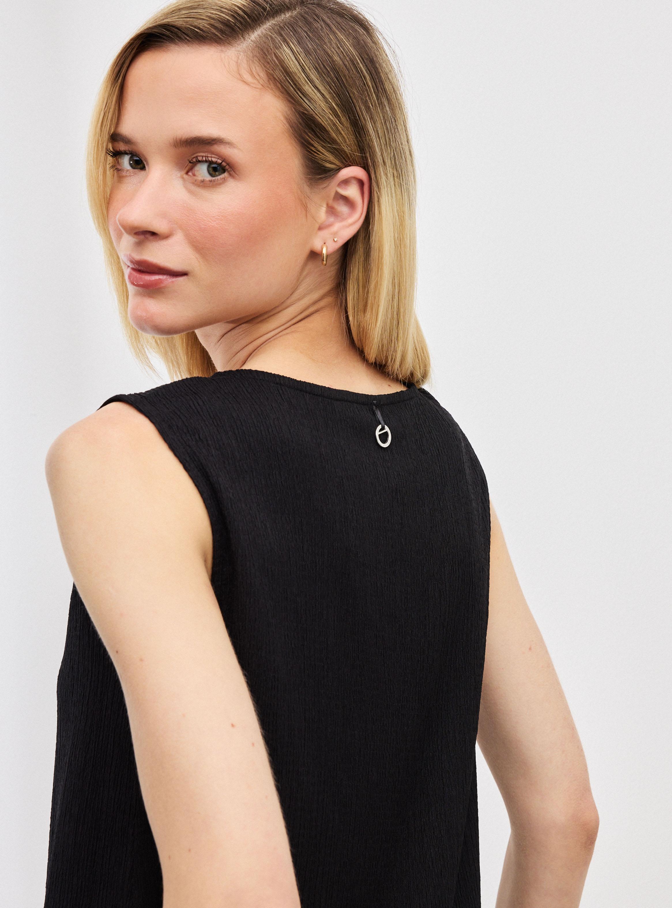 Polera Texturizada con Pinza Central-2