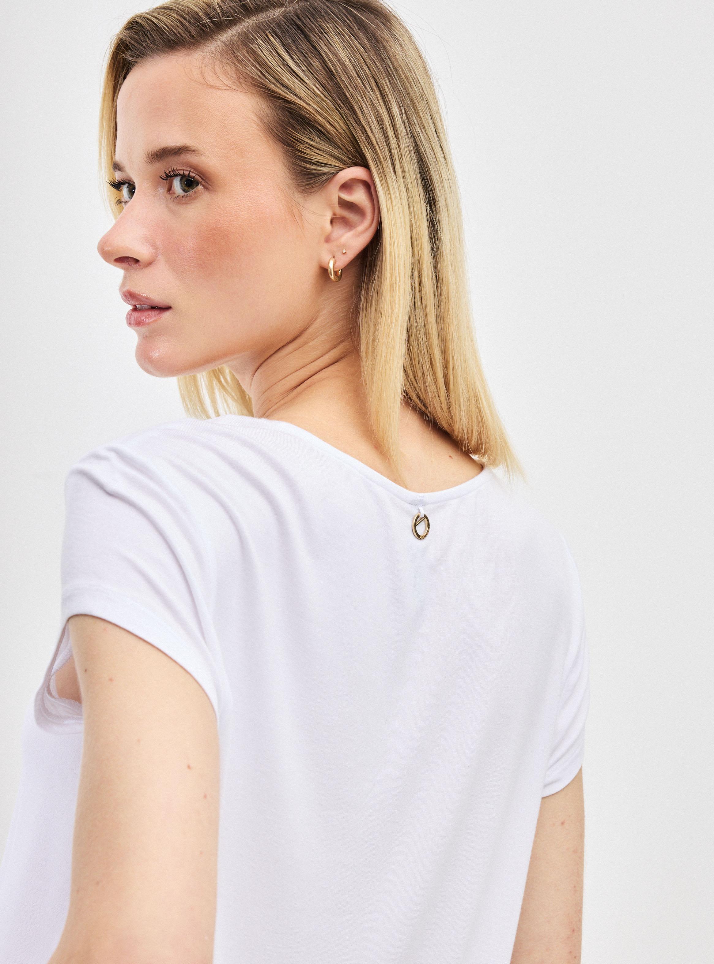 Polera Mezcla de Telas con Detalle de Botones en Hombro-3