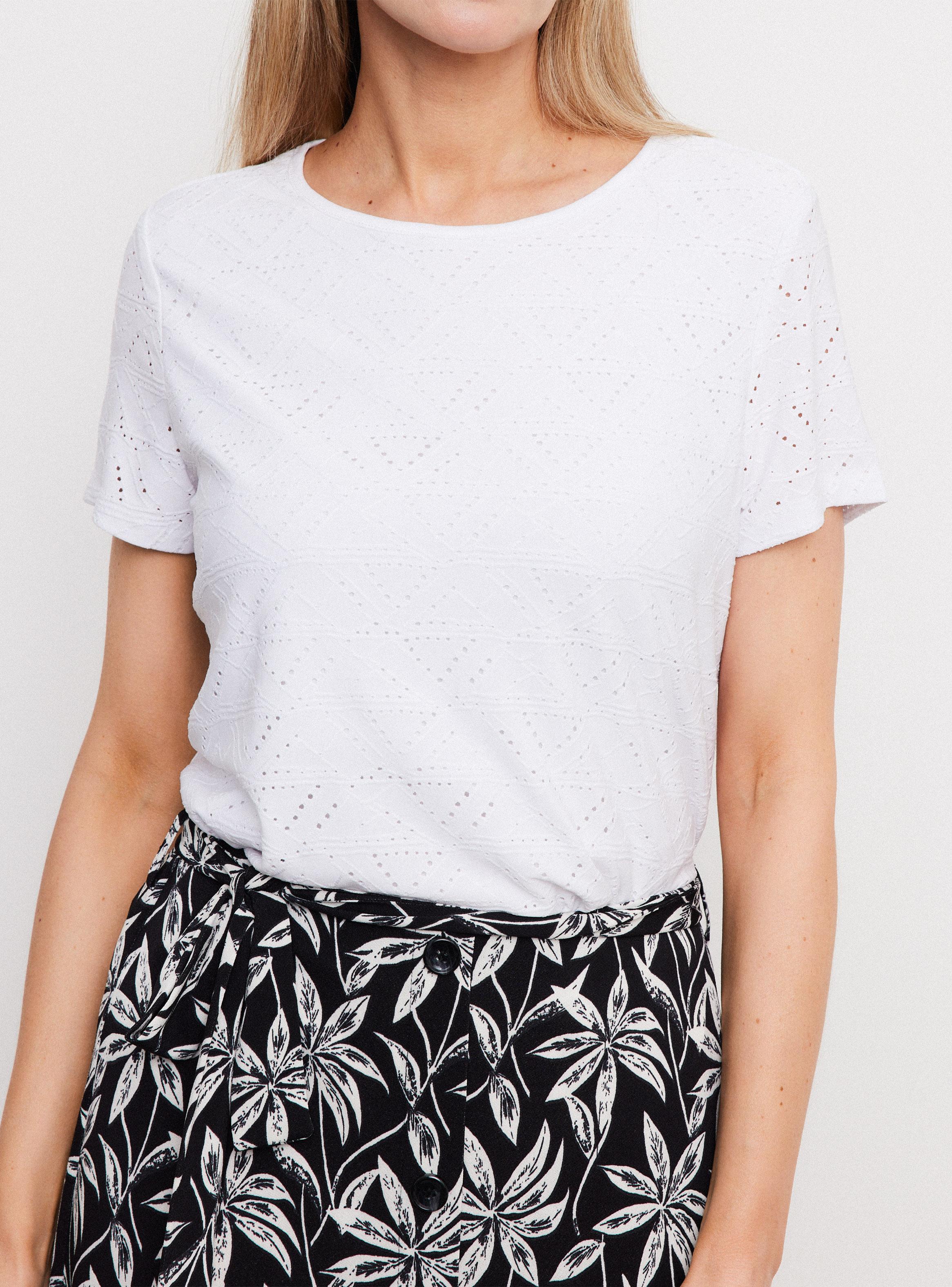 Polera de Encaje Elasticado con Forro-2