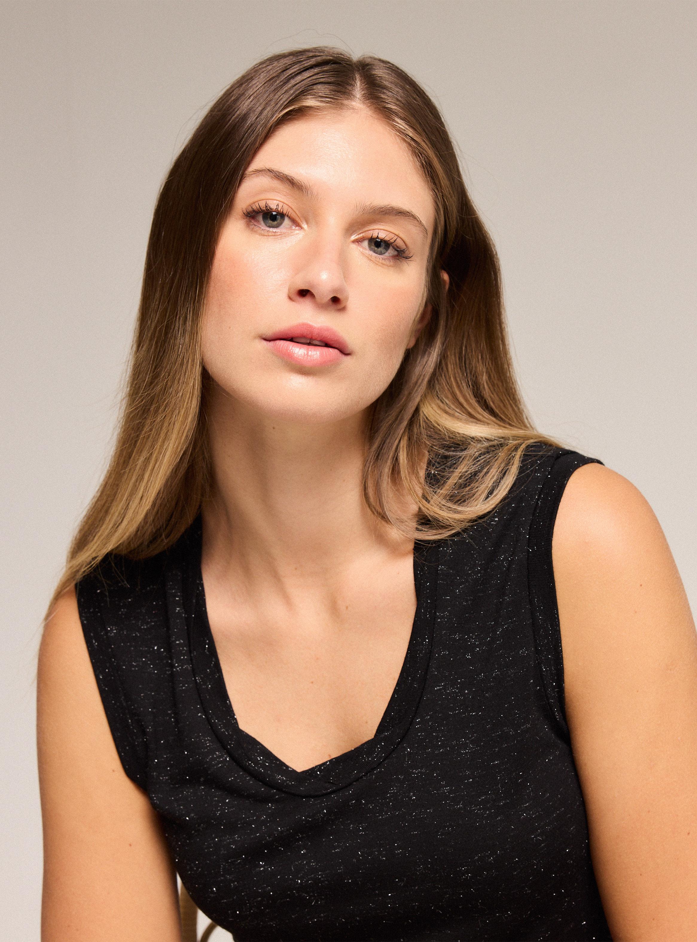 Polera Básica sin Mangas-2