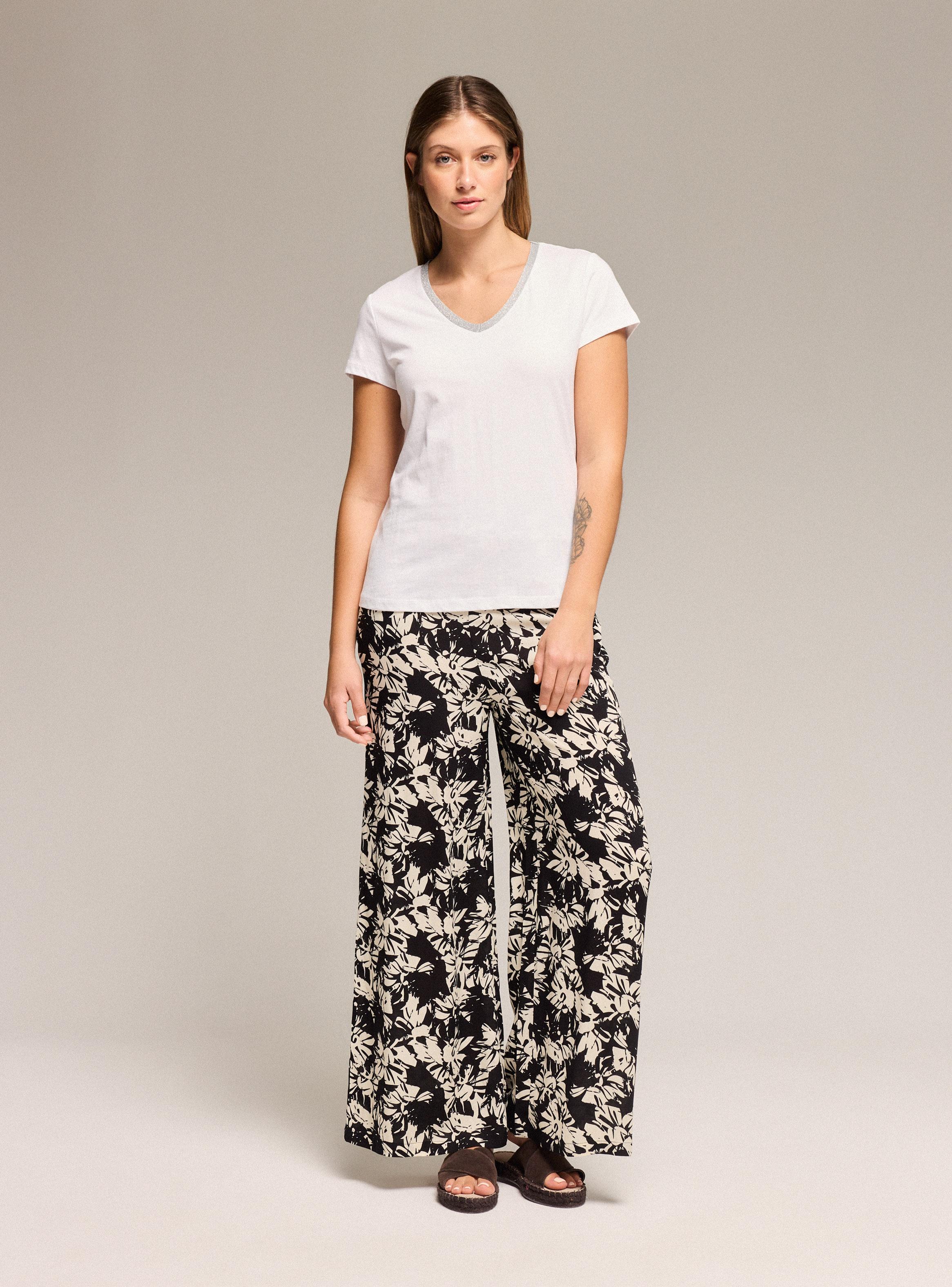 Polera Manga Corta Cuello V-4