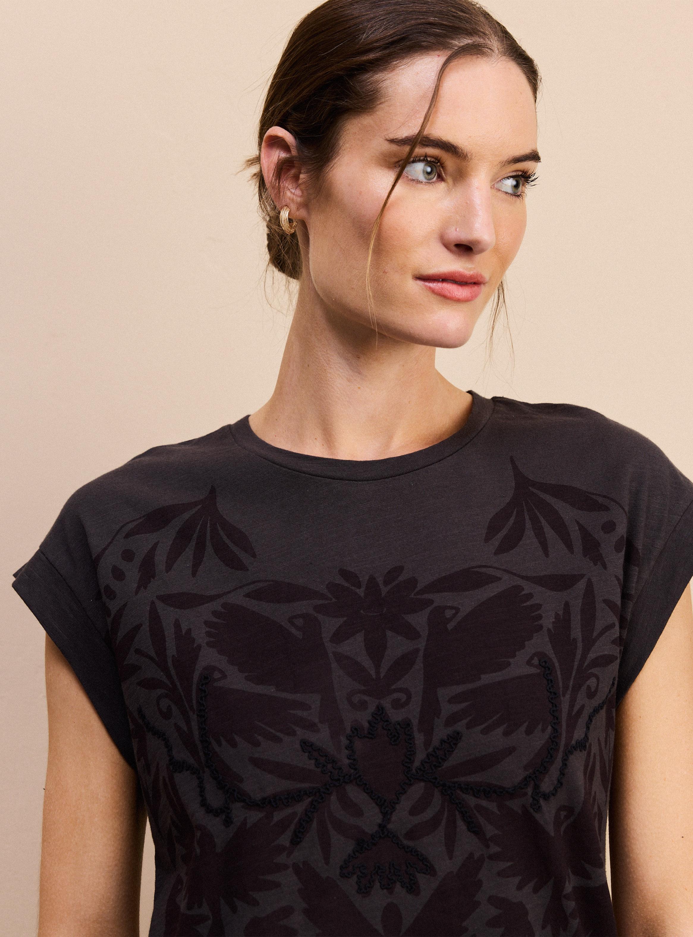 Polera con Estampado Bordado-2