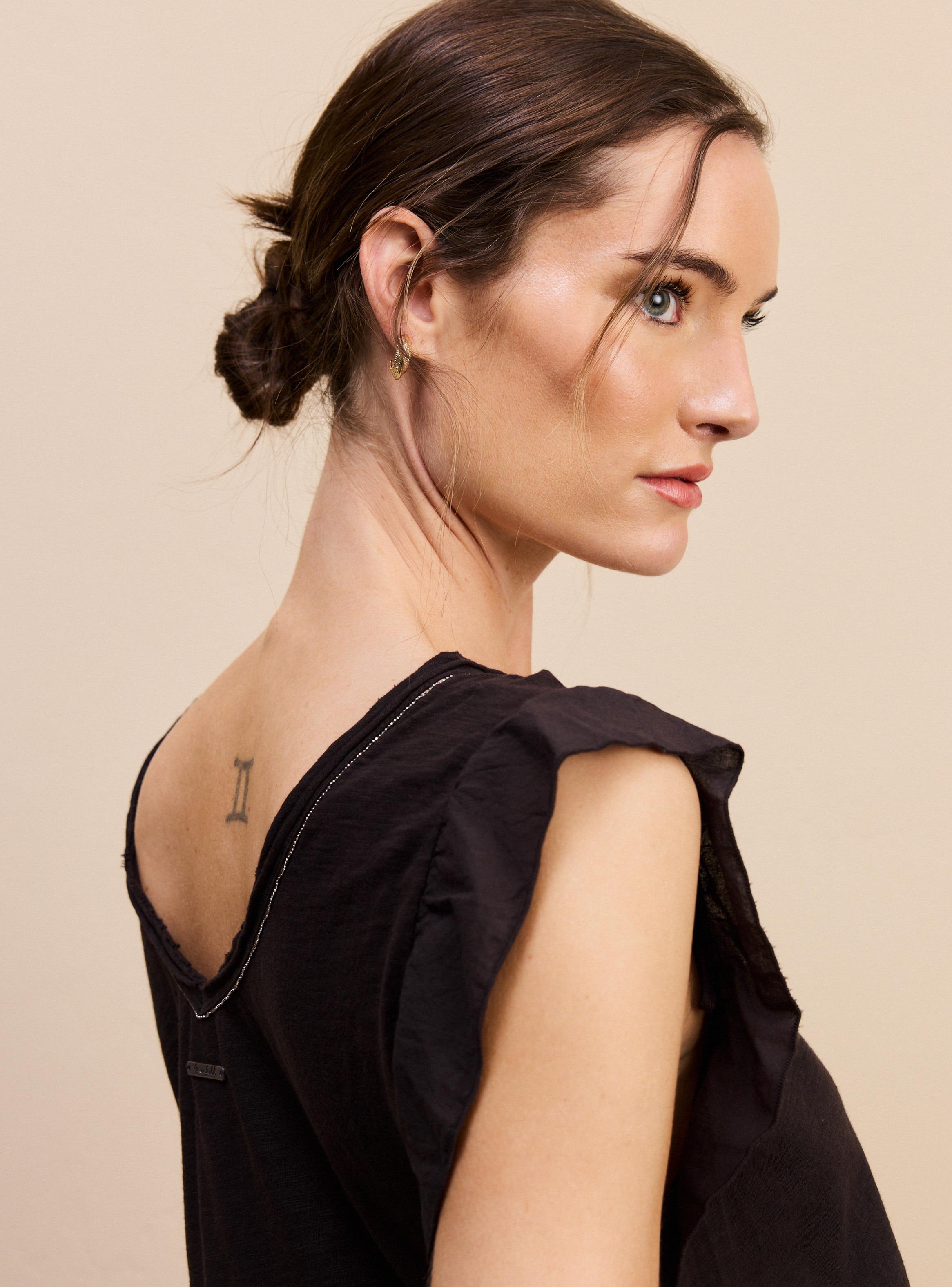 Vestido con Proceso de Lavado Detalle de Cadena en Escote-3