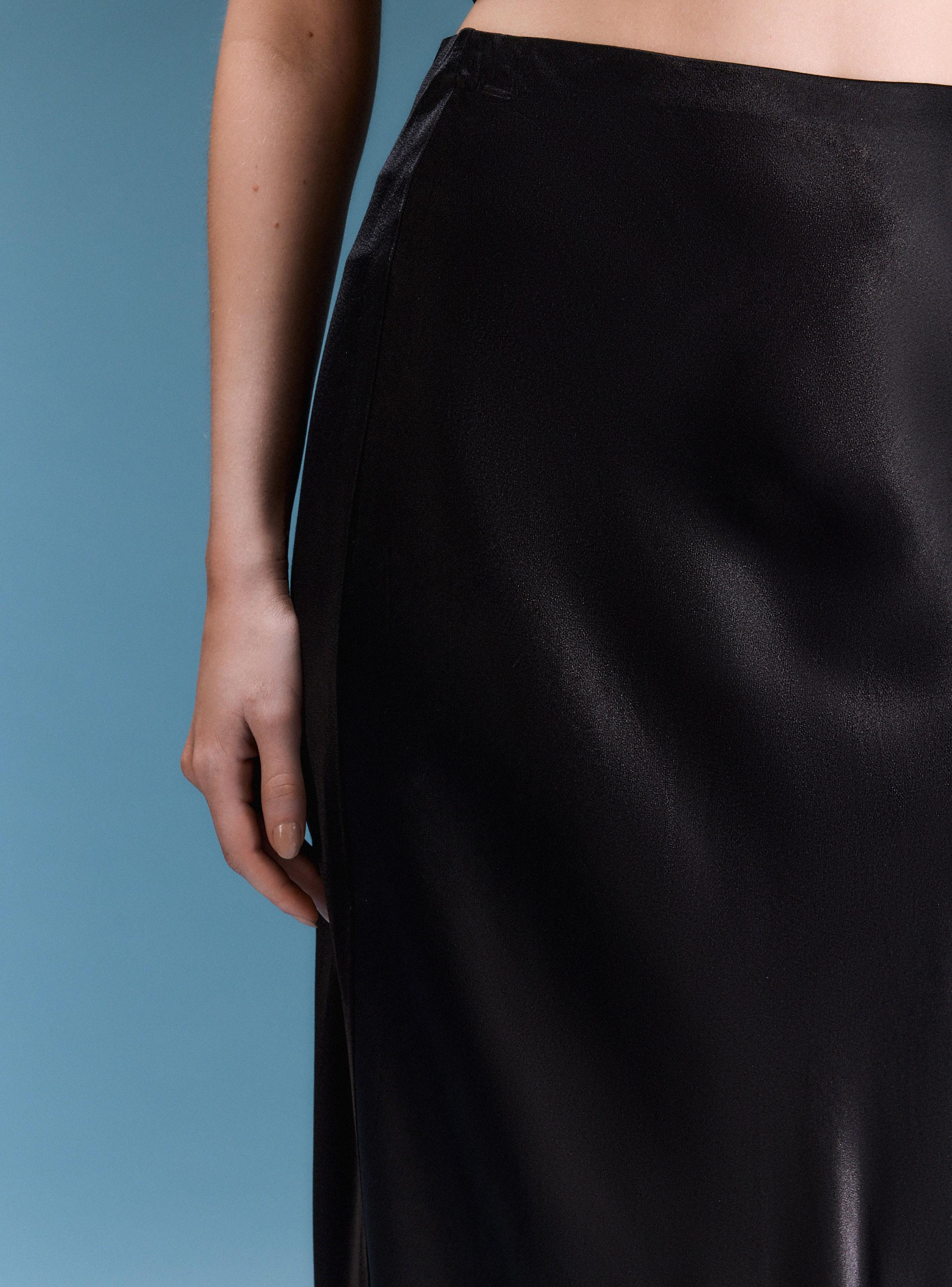 Falda Maxi Satinada Colección María Guldman-2