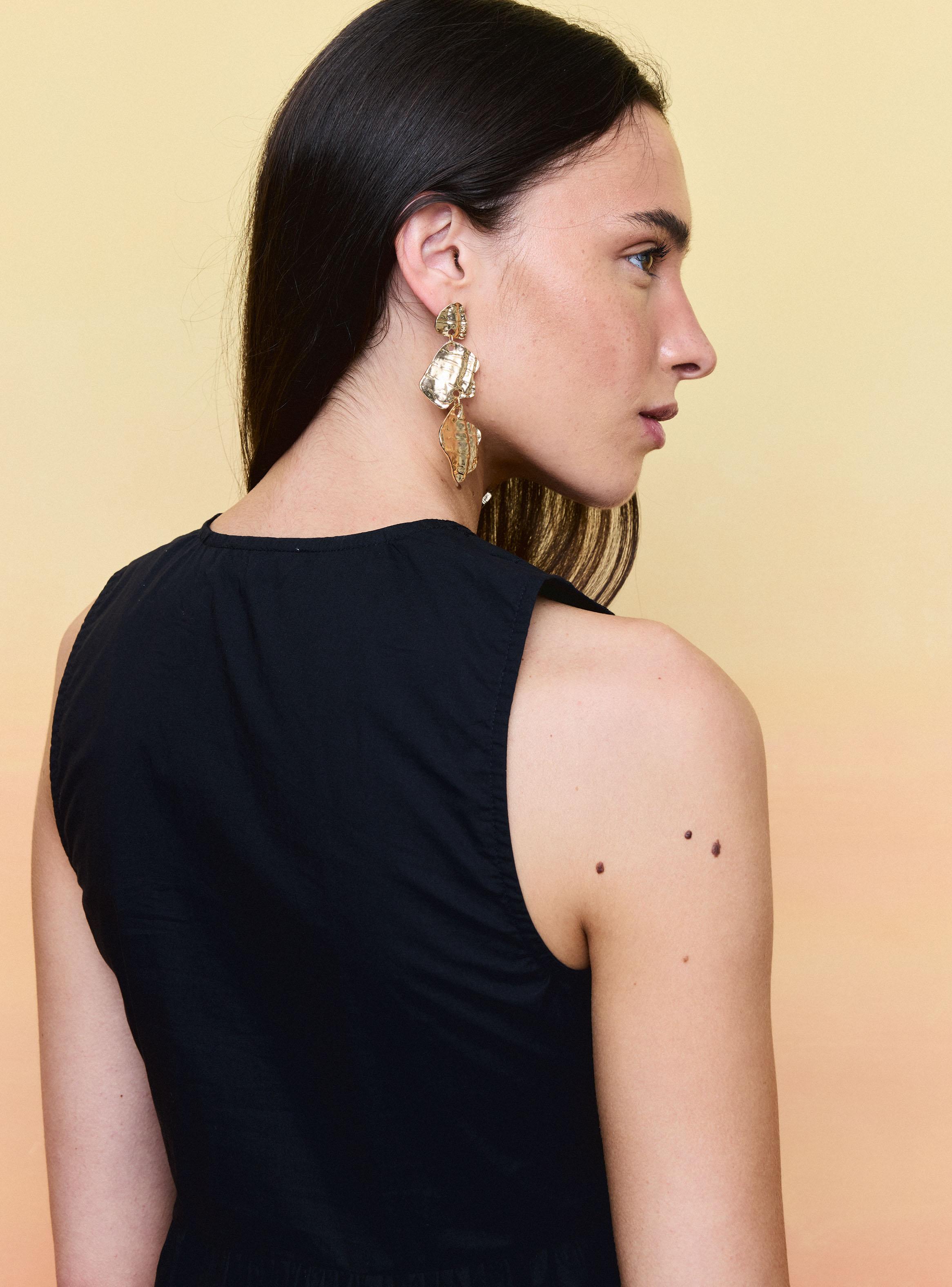 Blusa Escote V Abotonada con Bordados-3