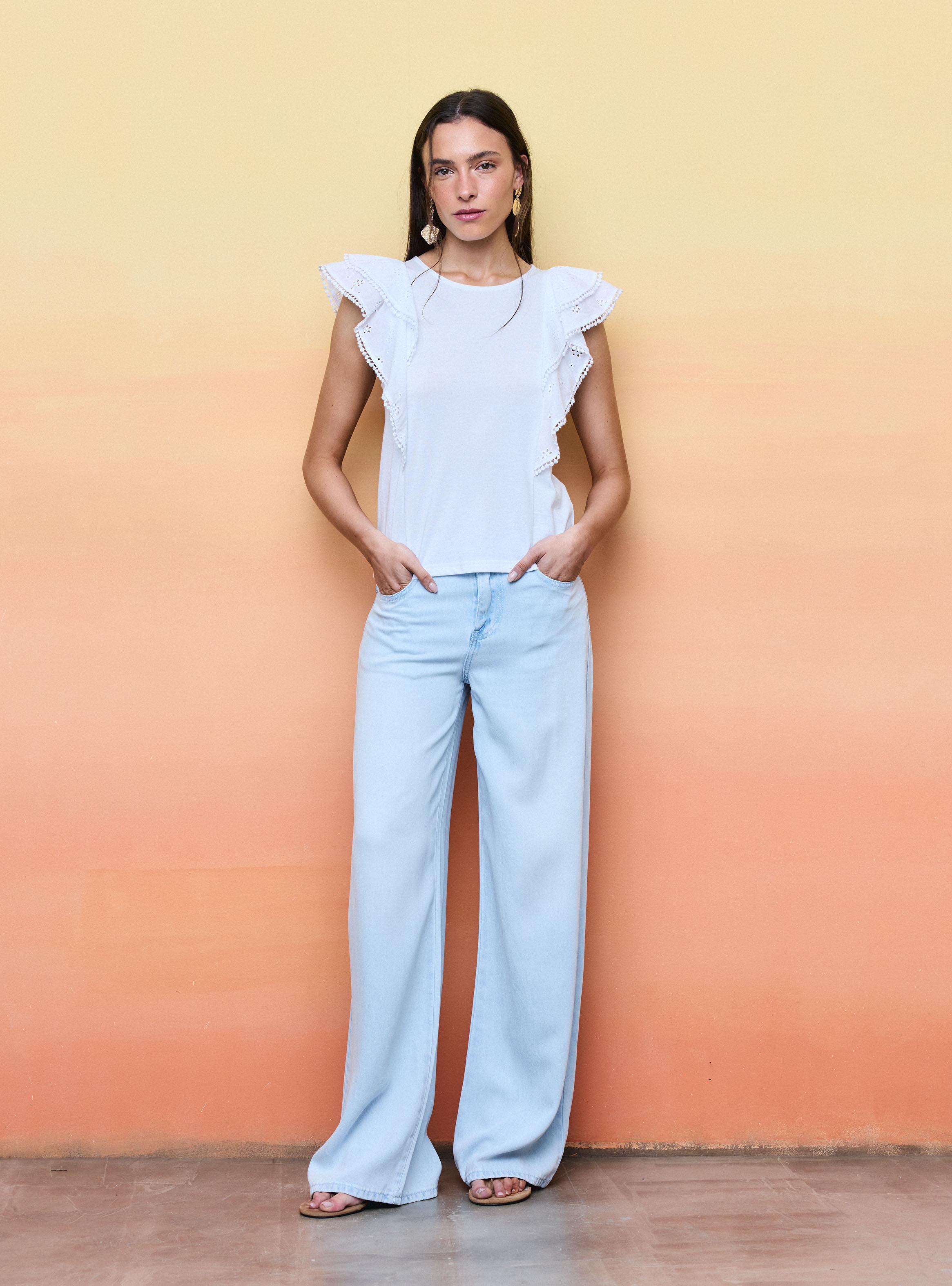 Blusa Escote Redondo con Vuelos y Broderie-4