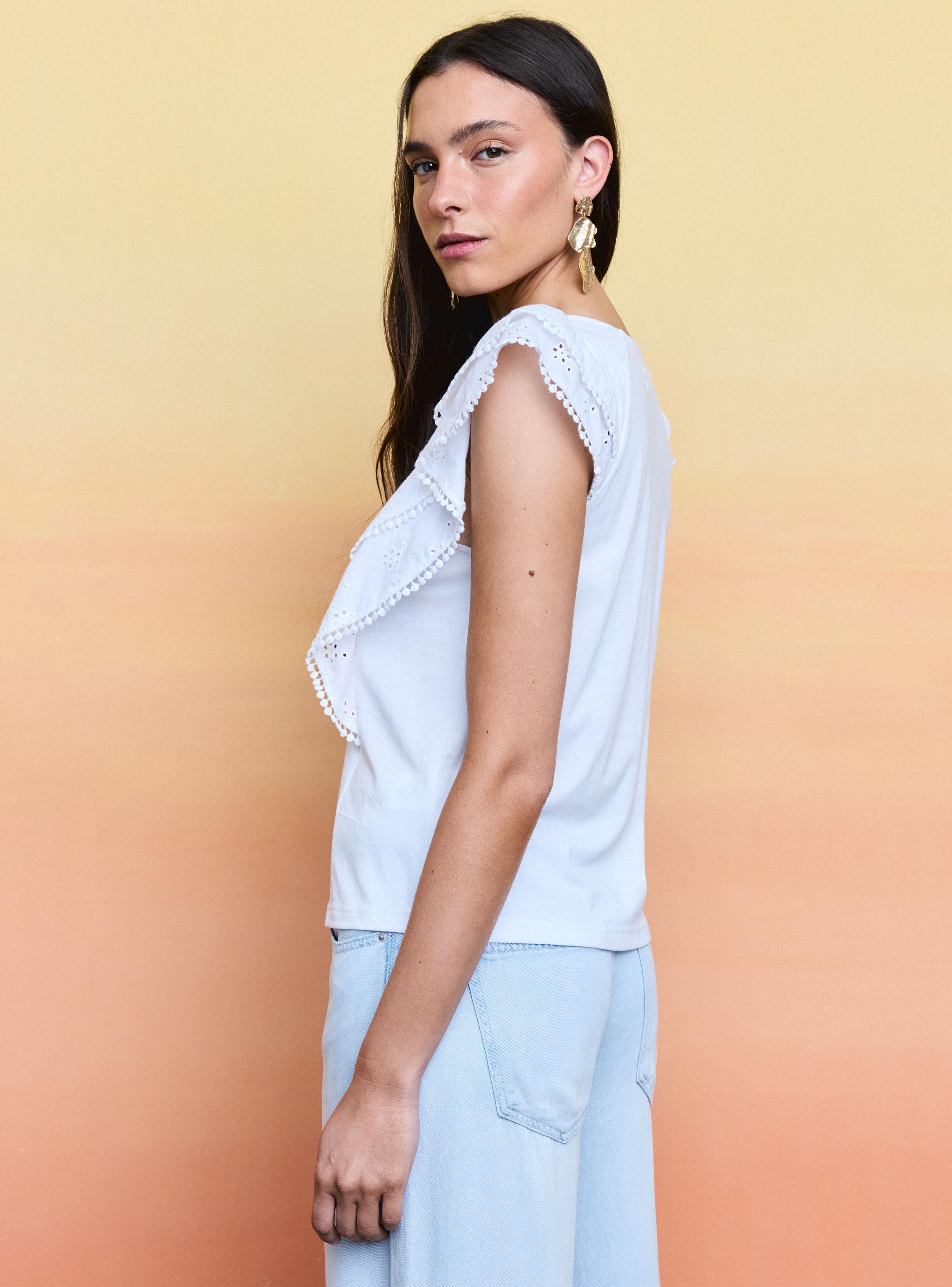 Blusa Escote Redondo con Vuelos y Broderie-1