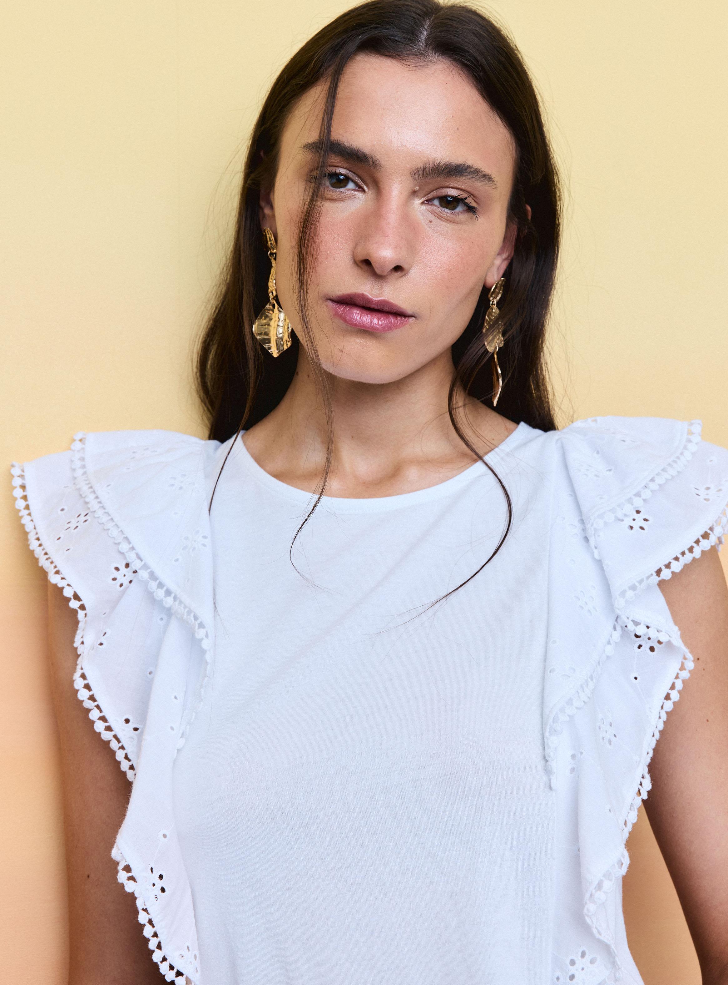 Blusa Escote Redondo con Vuelos y Broderie-2