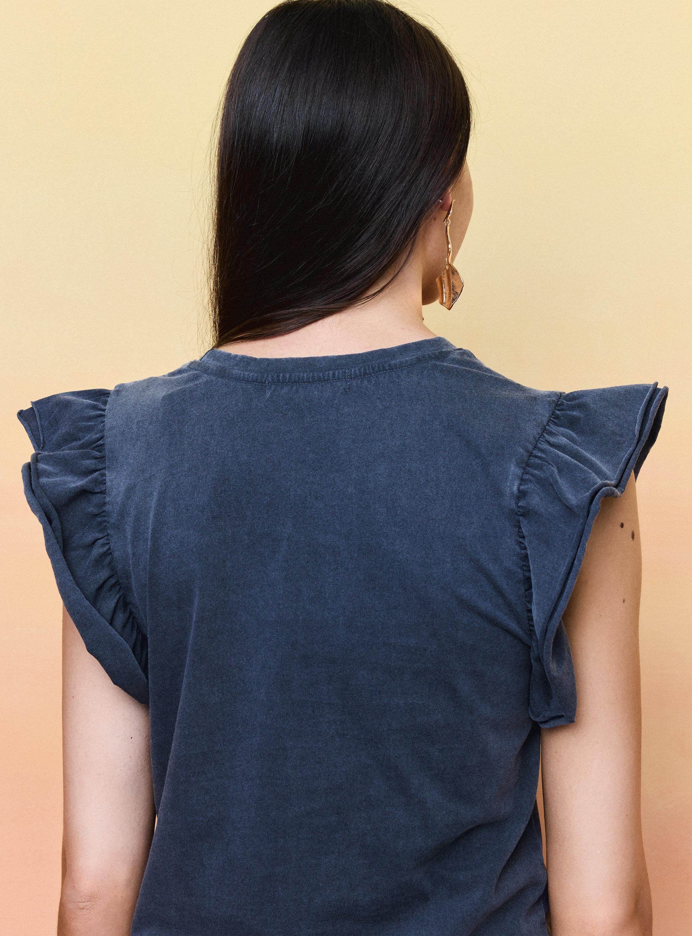 Polera Acid Wash Escote Redondo con Mangas Volantes-3