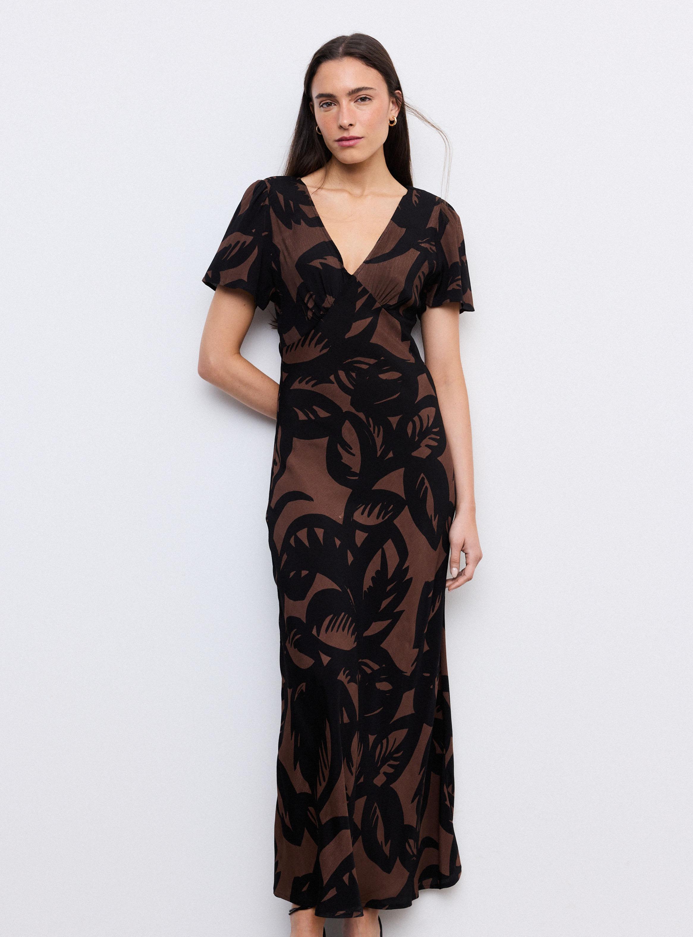 Vestido Fluido Escote V Manga Corta-0