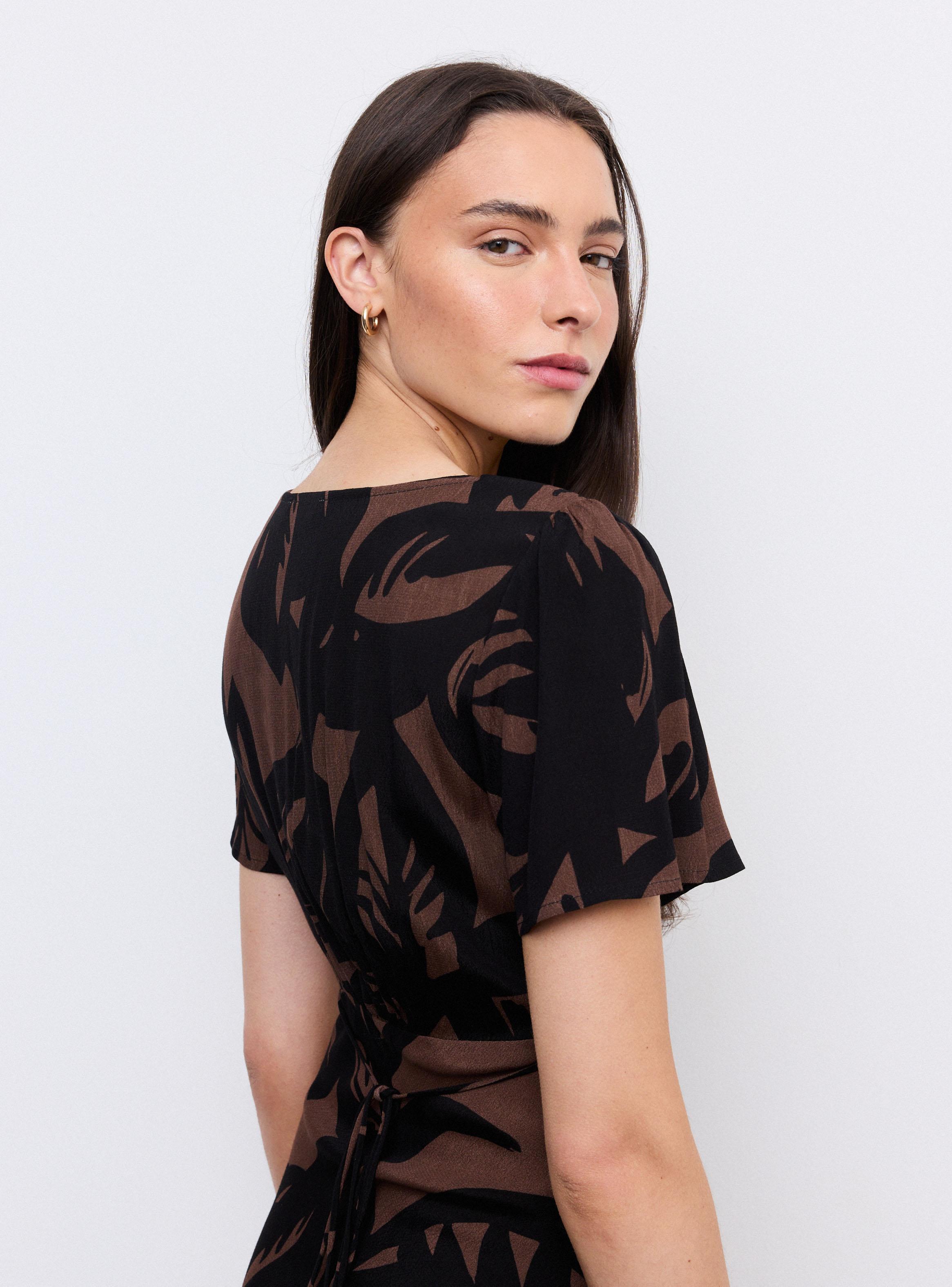 Vestido Fluido Escote V Manga Corta-3