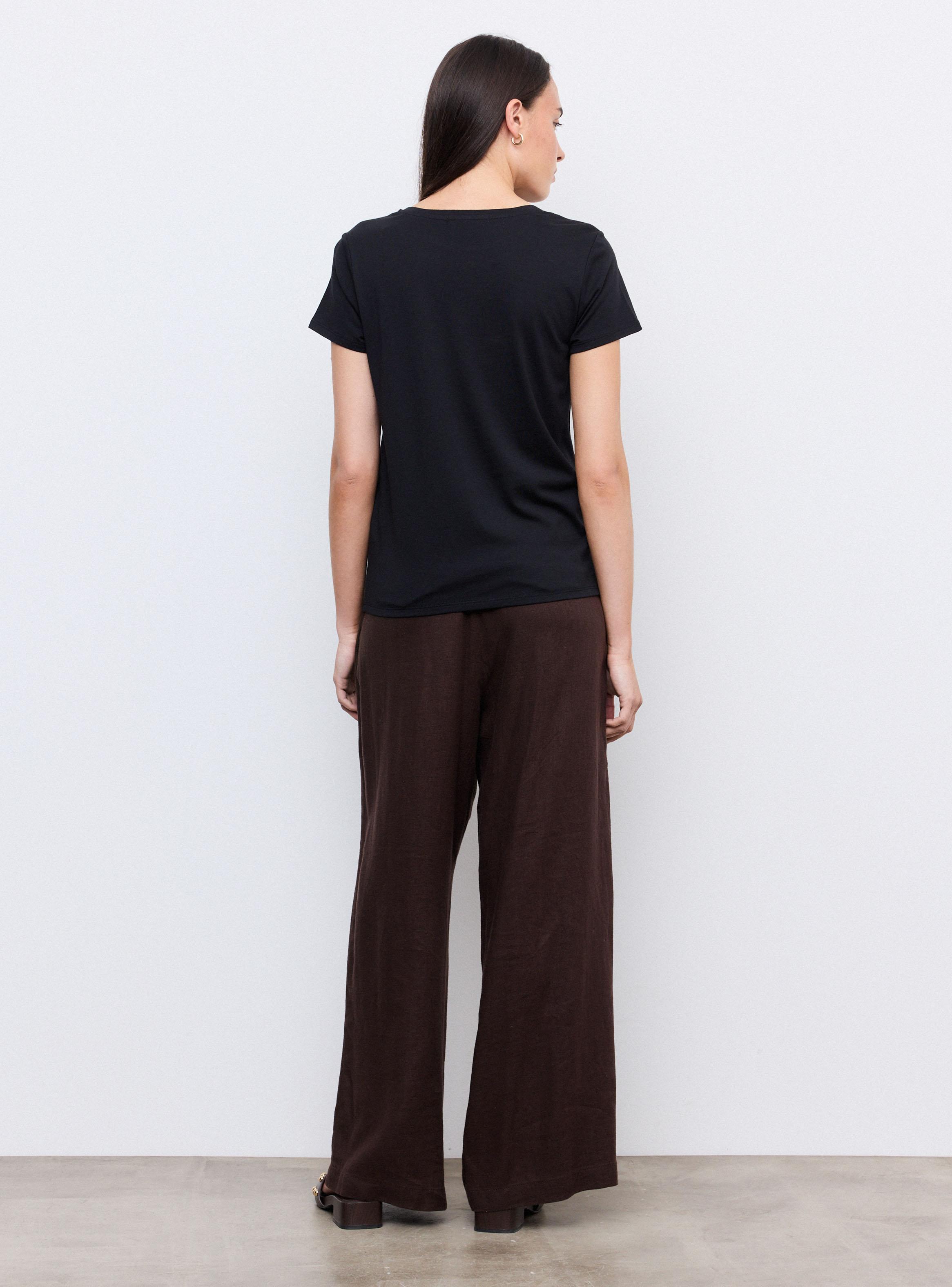 Polera Manga Corta Escote Redondo Estampado con Apliques-5