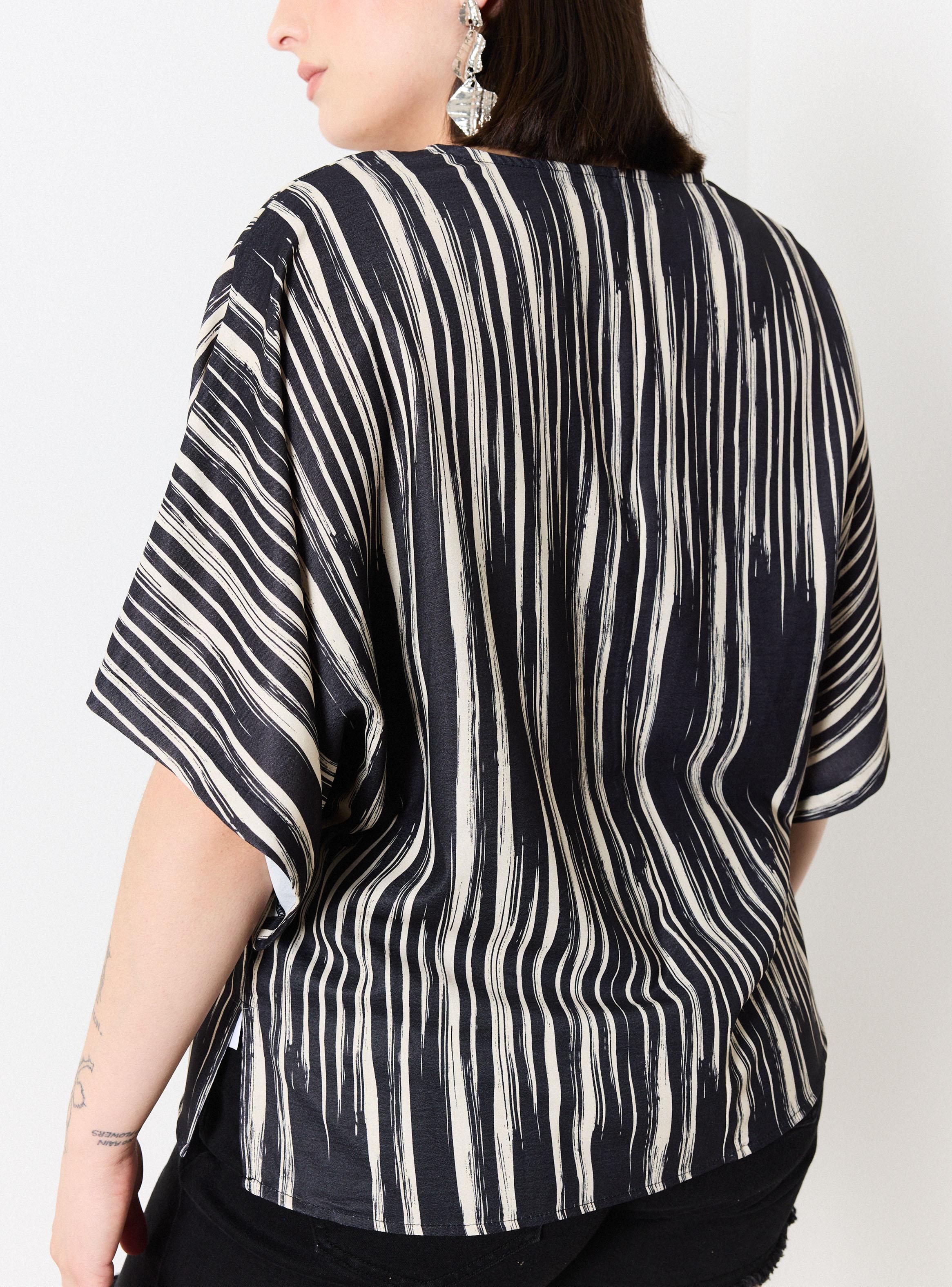 Blusa Kimono Escote V-3