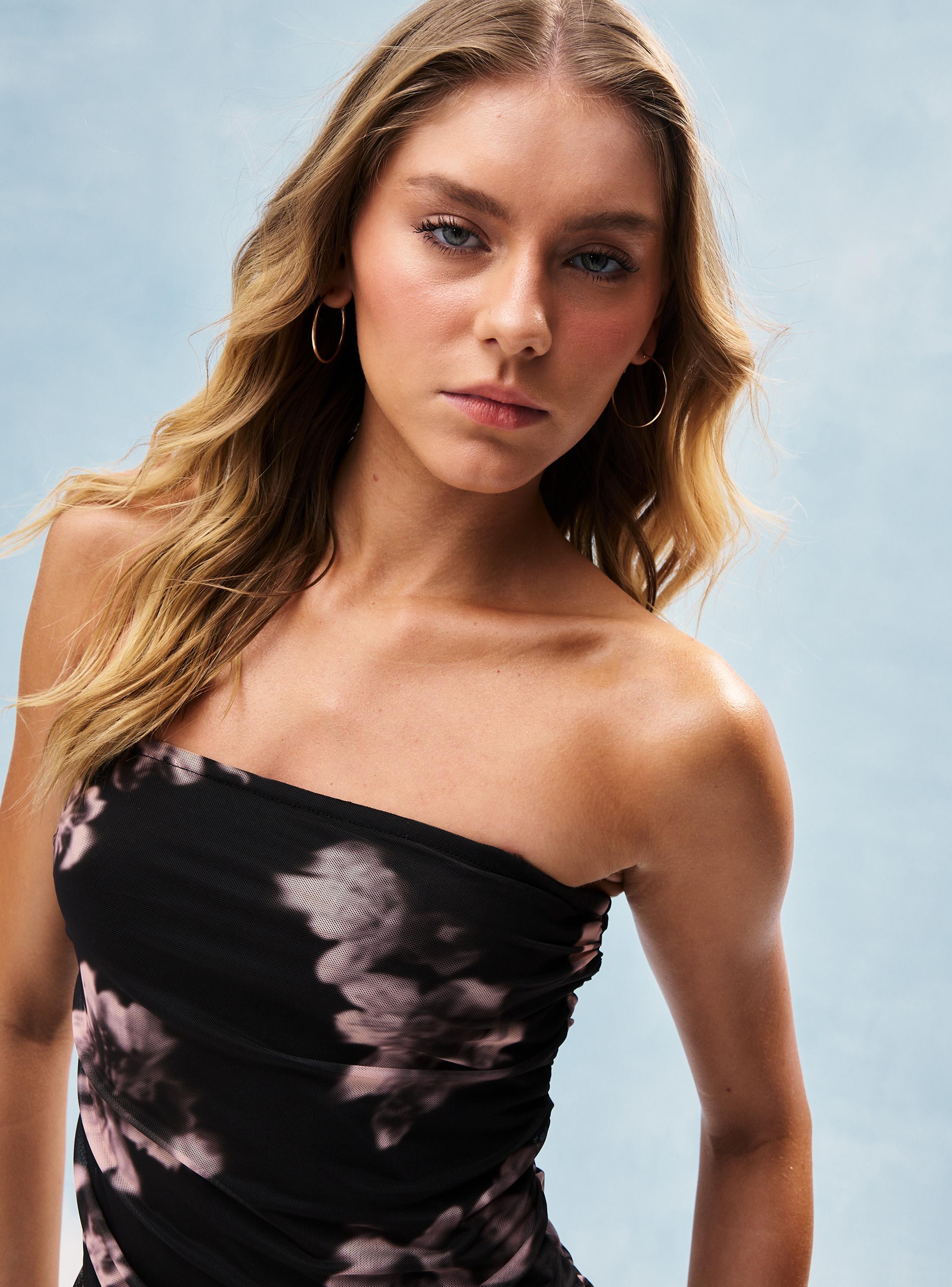 Vestido Strapless con Recogido y Vuelo-2
