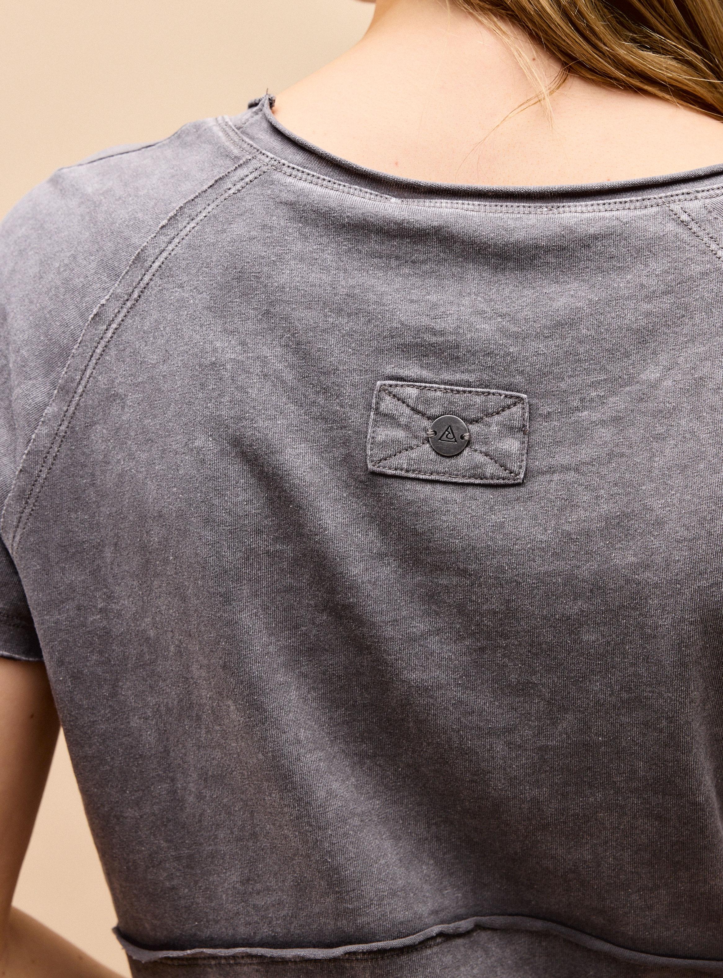 Polera Acid Wash con Detalle Costura-3