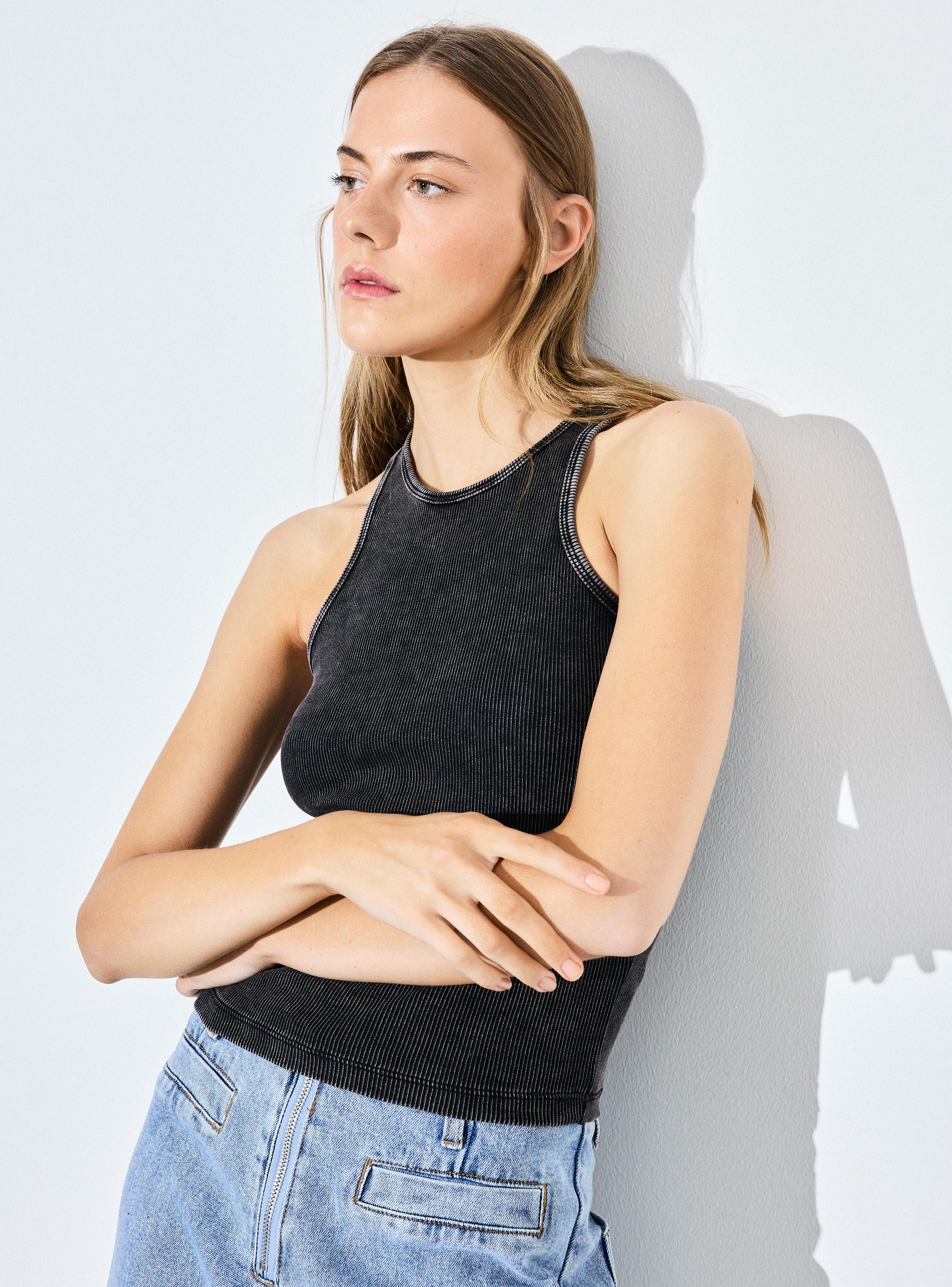 Polera Halter sin Mangas Lavada-3