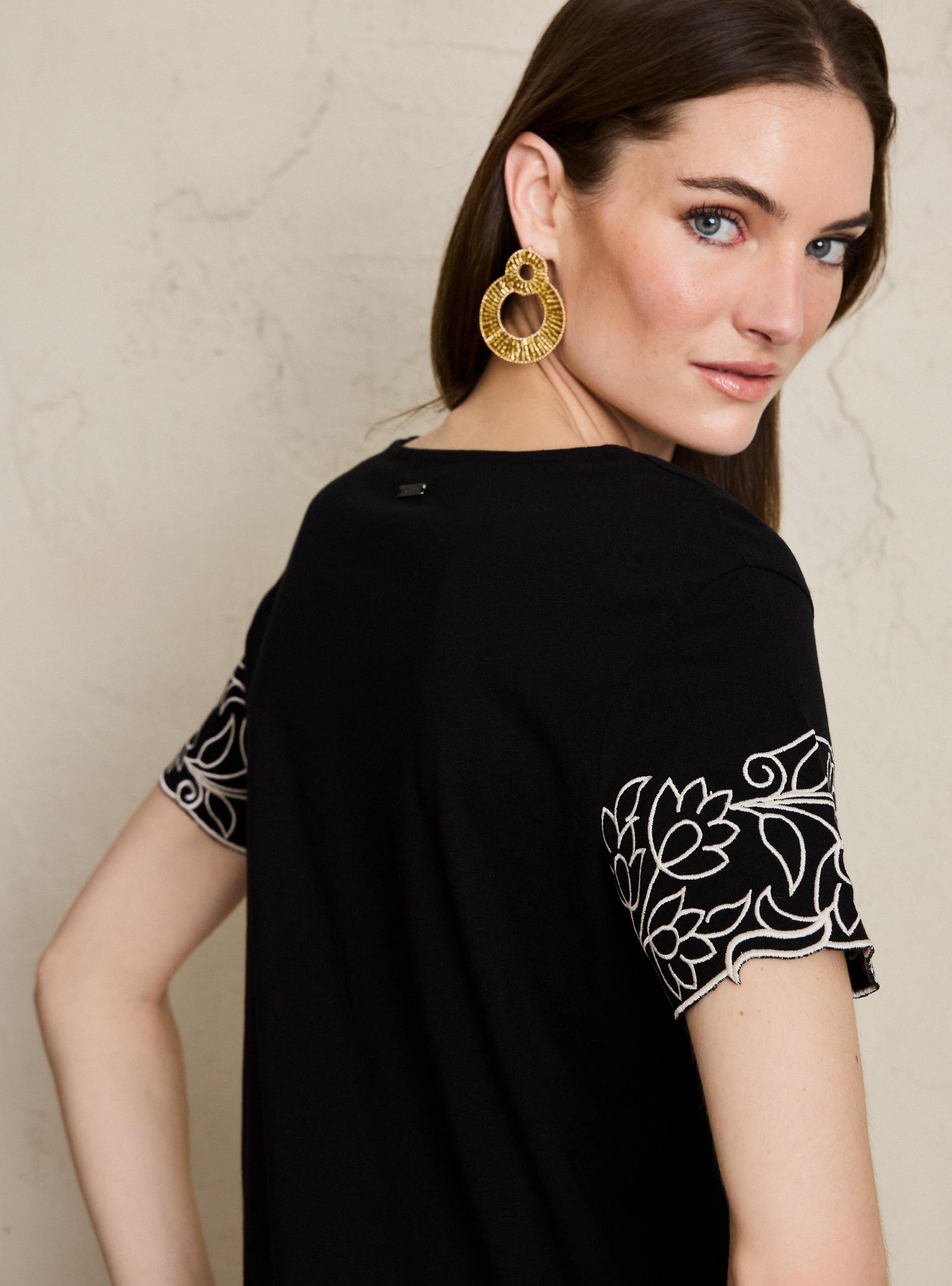 Polera Detalle Terminación Bordado-3