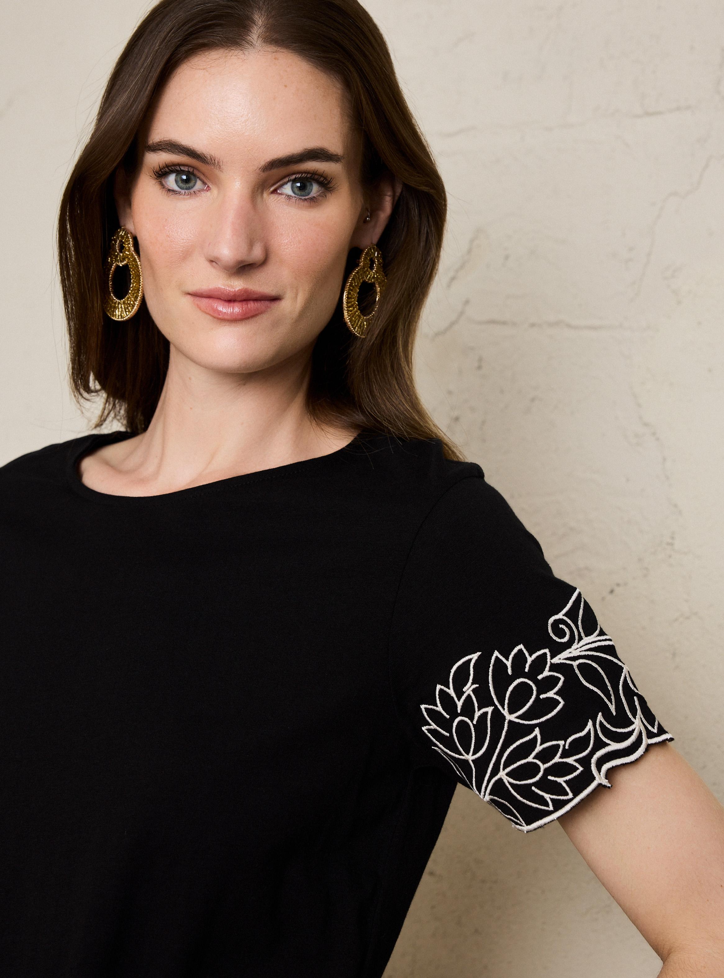 Polera Detalle Terminación Bordado-2