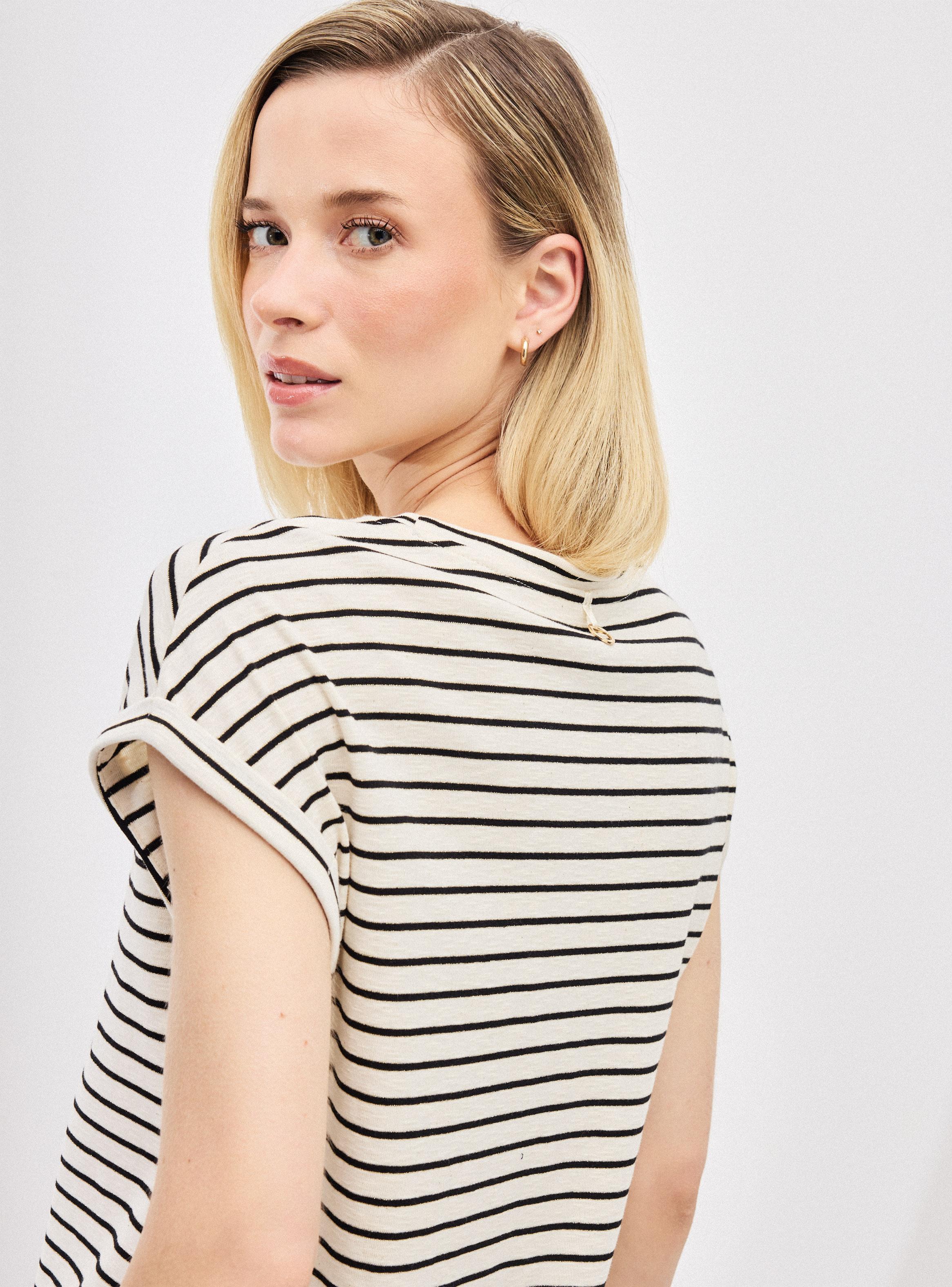 Polera Listada con Detalle Metalizado-3