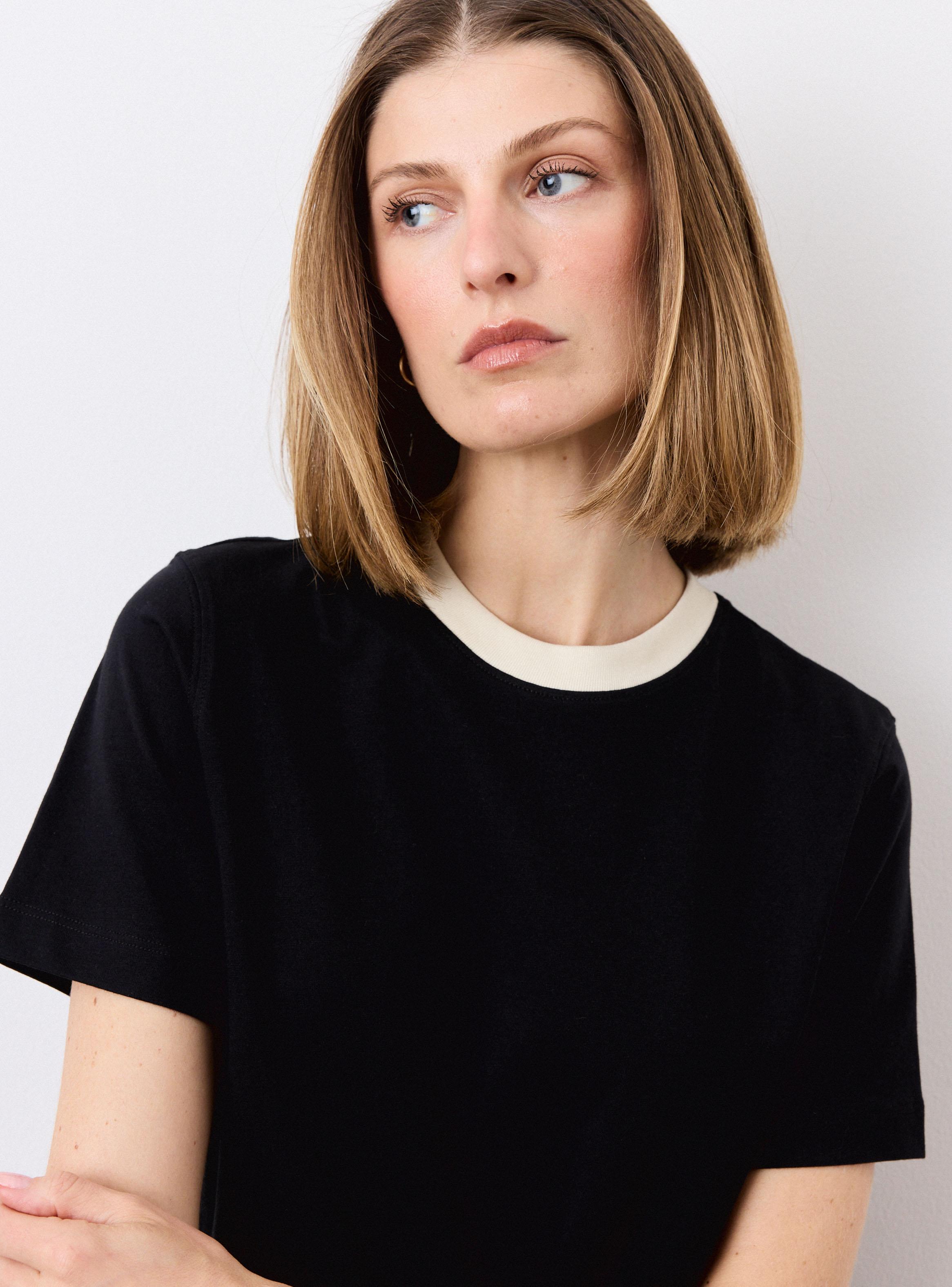 Polera Manga Corta con Cuello Color a Contra Tono-2