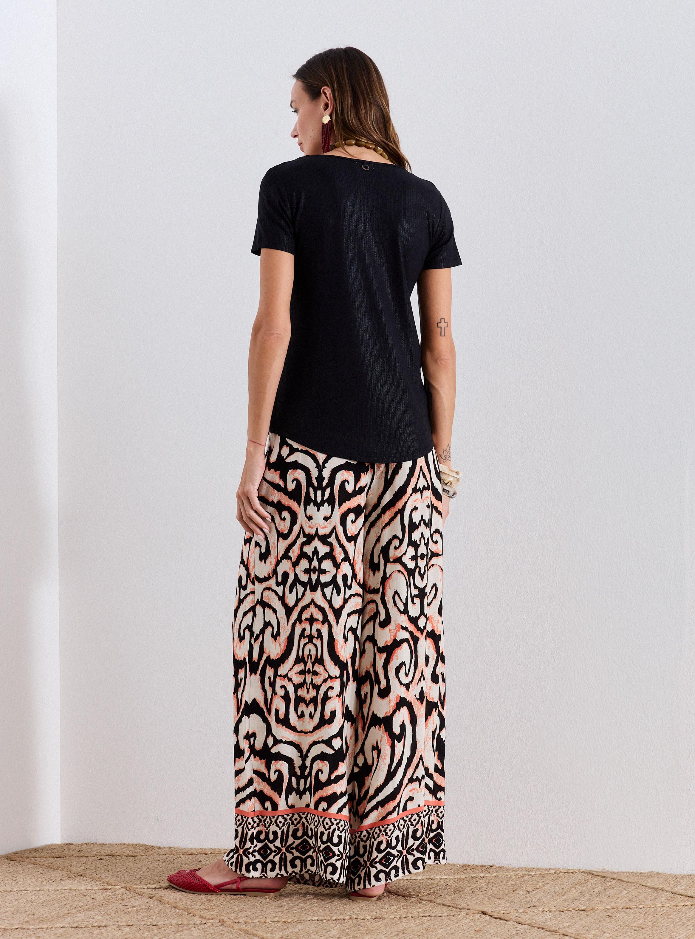 Polera Básica con Detalle en Escote-5