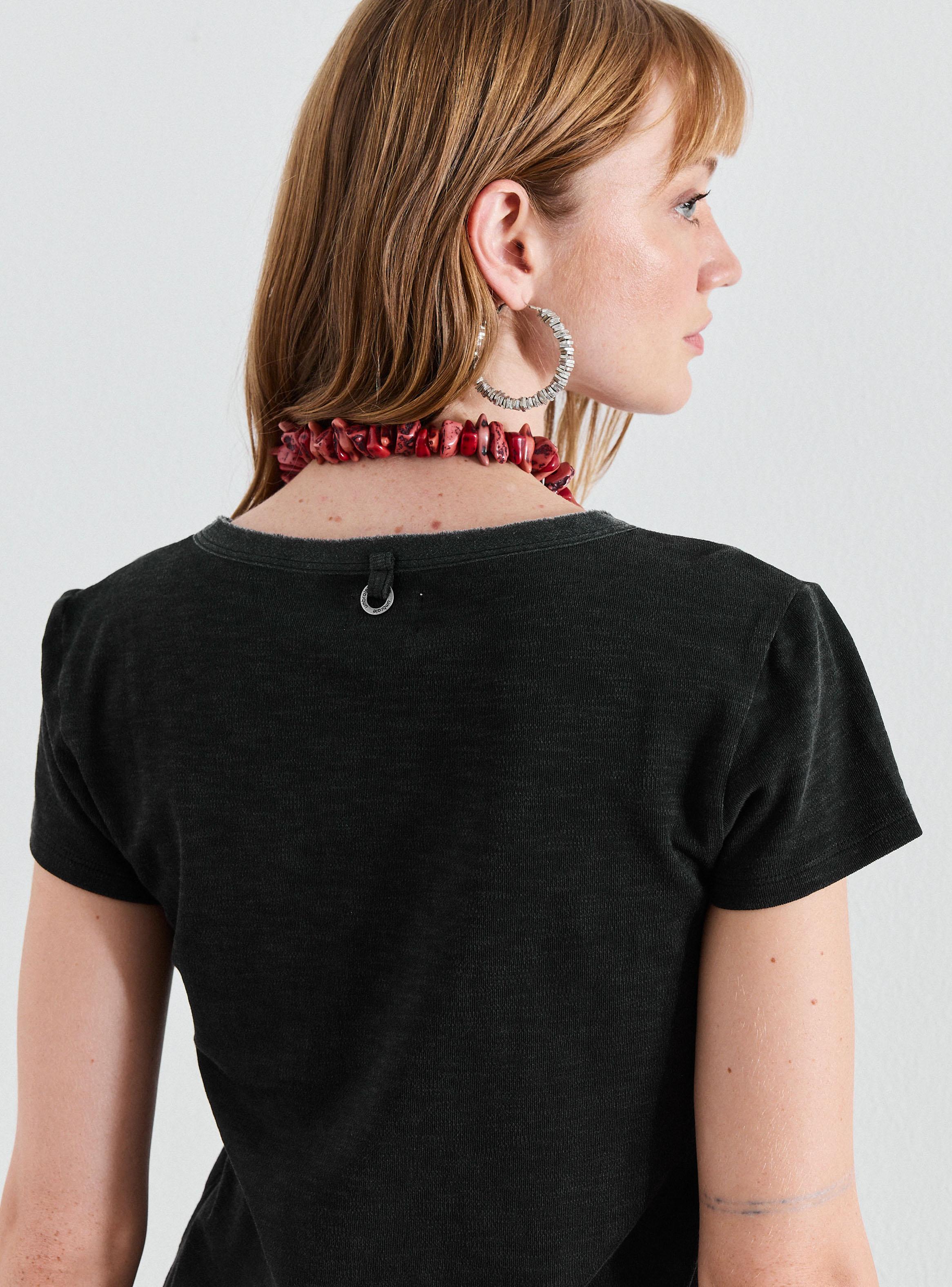 Polera Detalle de Desflecado en Escote y Manga-3