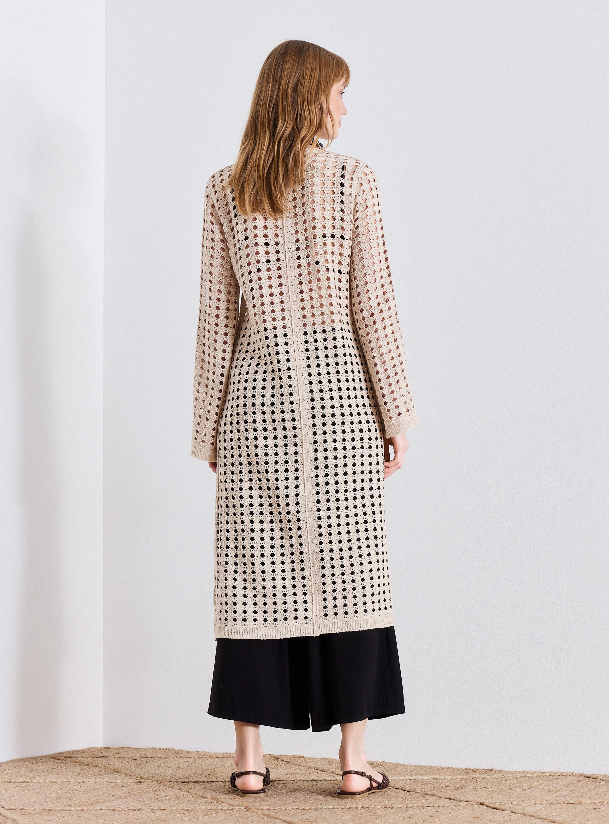 Pantalón Detalle de Pinzas y Botones en Delantero-5