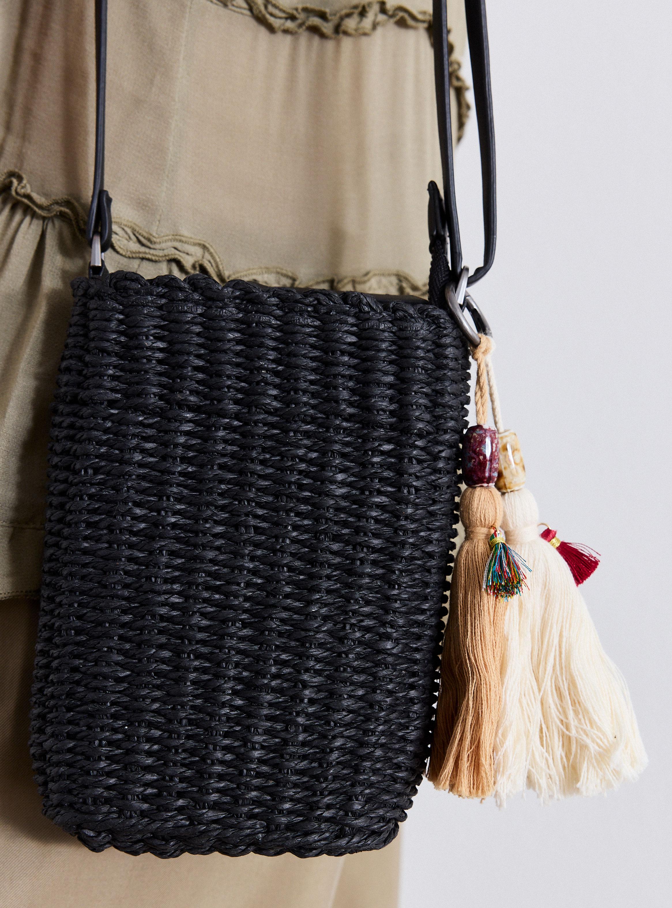 Porta Celular de Papel Raffia y Pompones-6